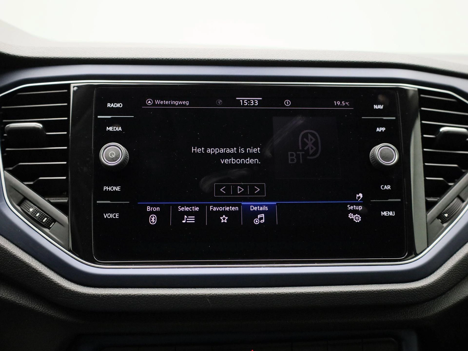 Volkswagen-T-Roc-image-17