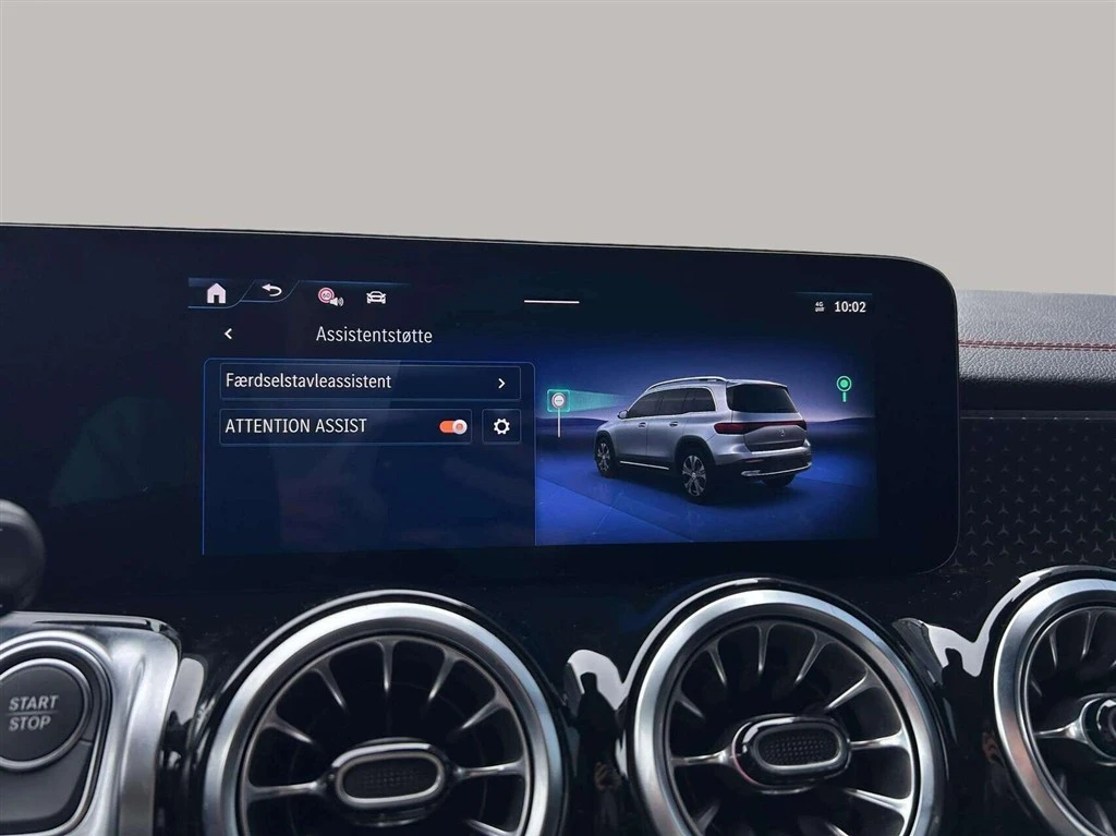 Mercedes-Benz-EQB-image-18
