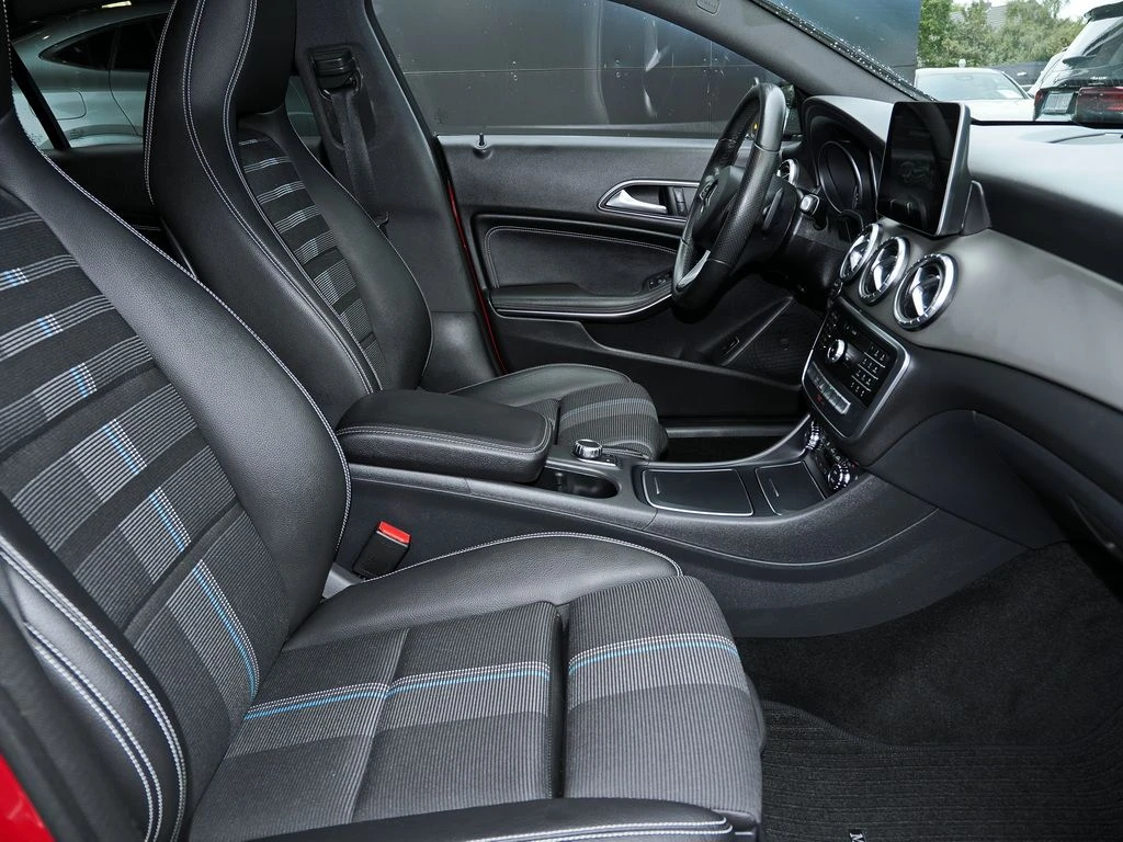 Mercedes-Benz-CLA 200 d-image-10