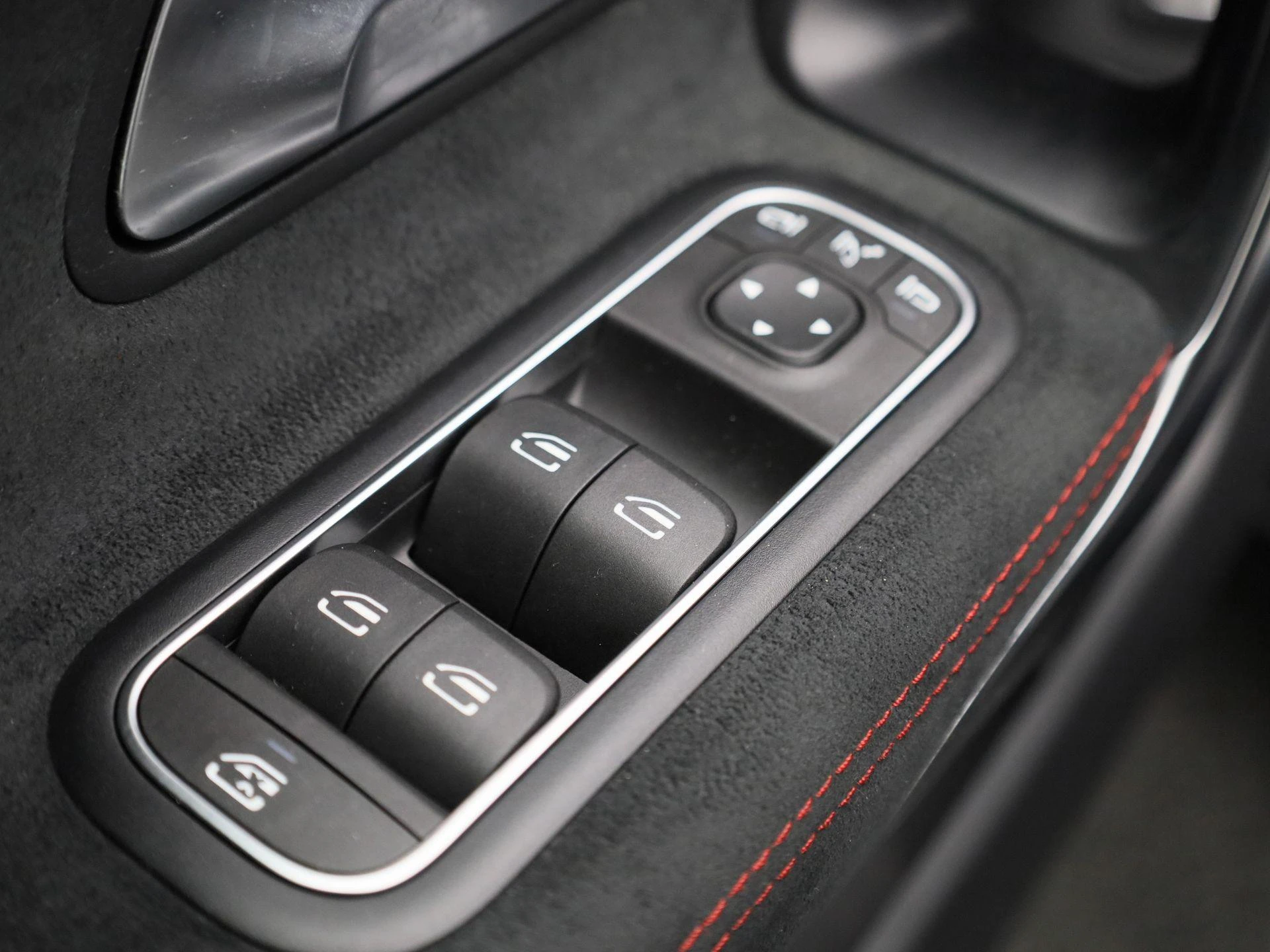 Mercedes-Benz-CLA-image-32