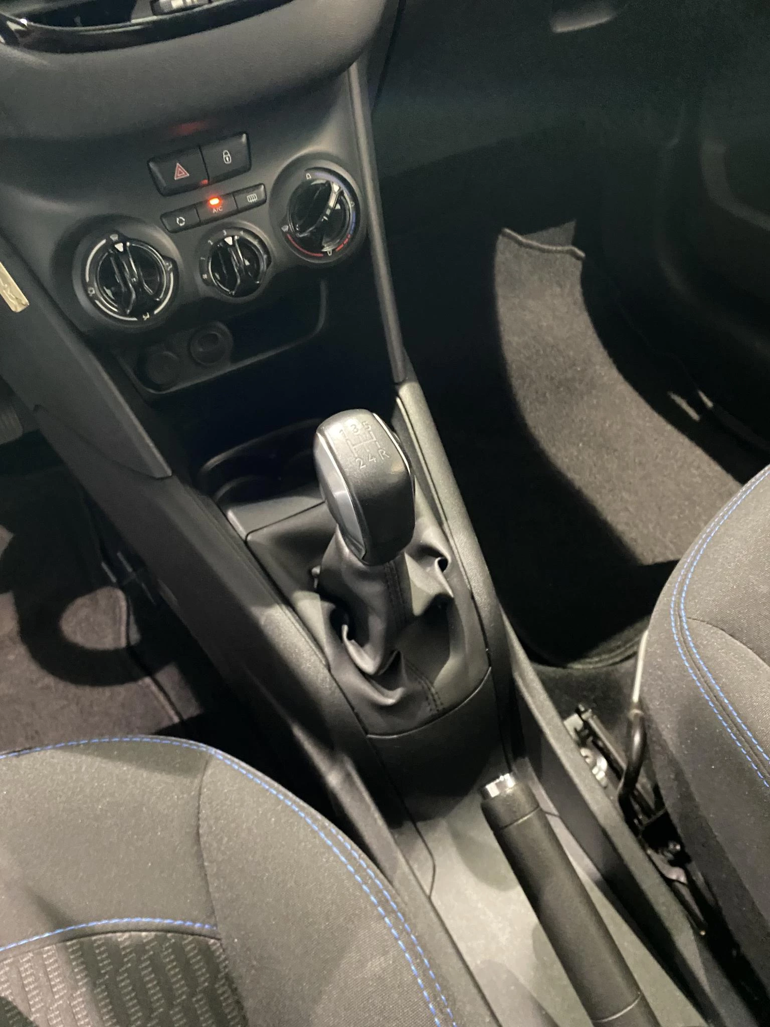 Peugeot 208 Signature