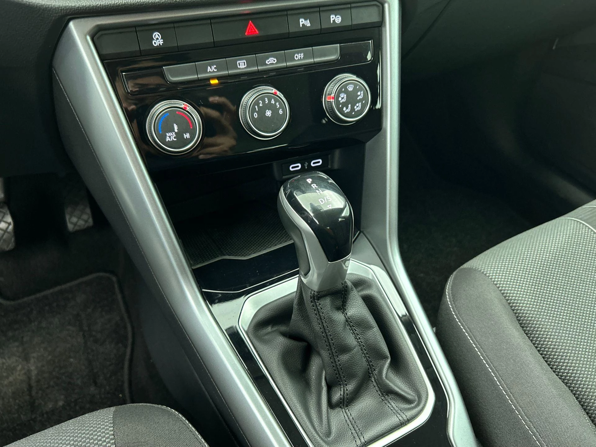 Volkswagen-T-Roc-image-9