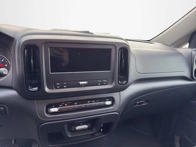 Mercedes-Benz-Vito-image-13