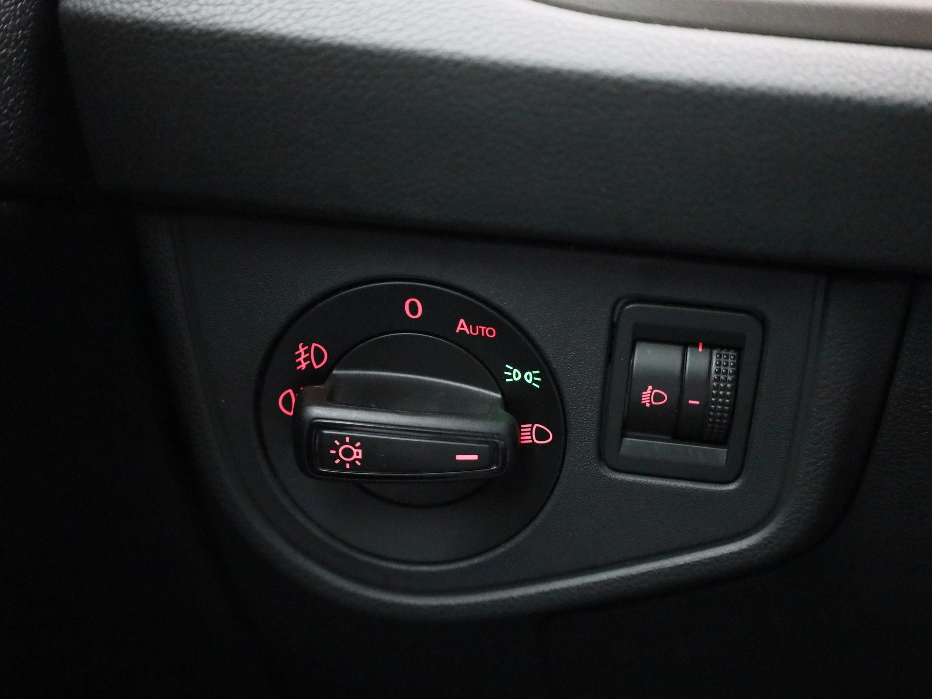 Volkswagen-Polo-image-19