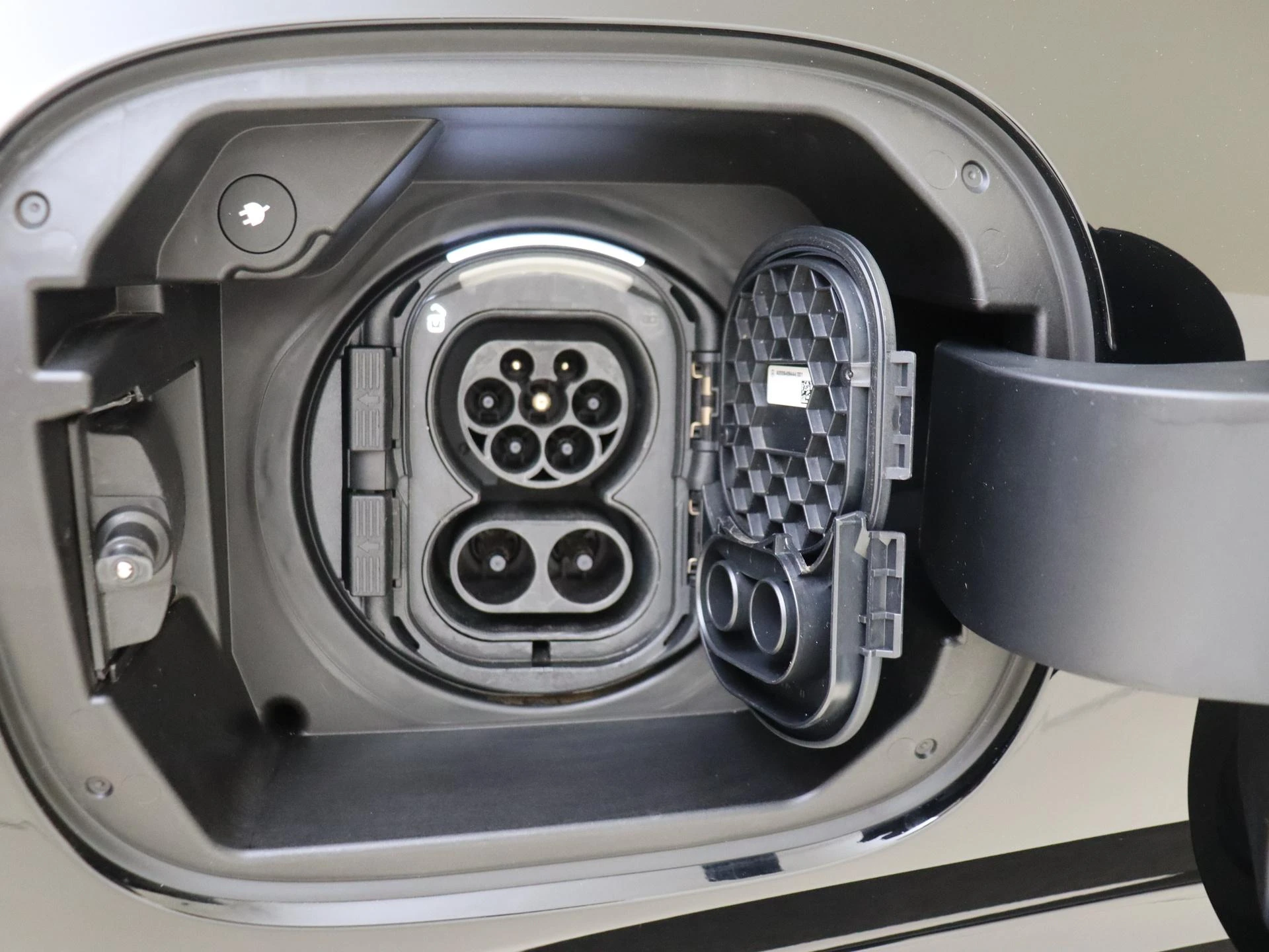 Mercedes-Benz-GLA-image-29