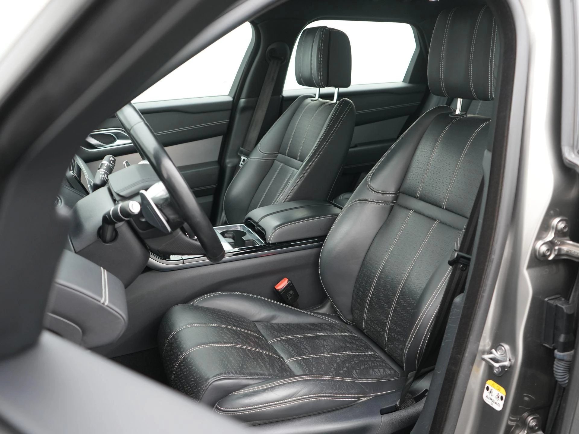 Land Rover-Range Rover Velar-image-8