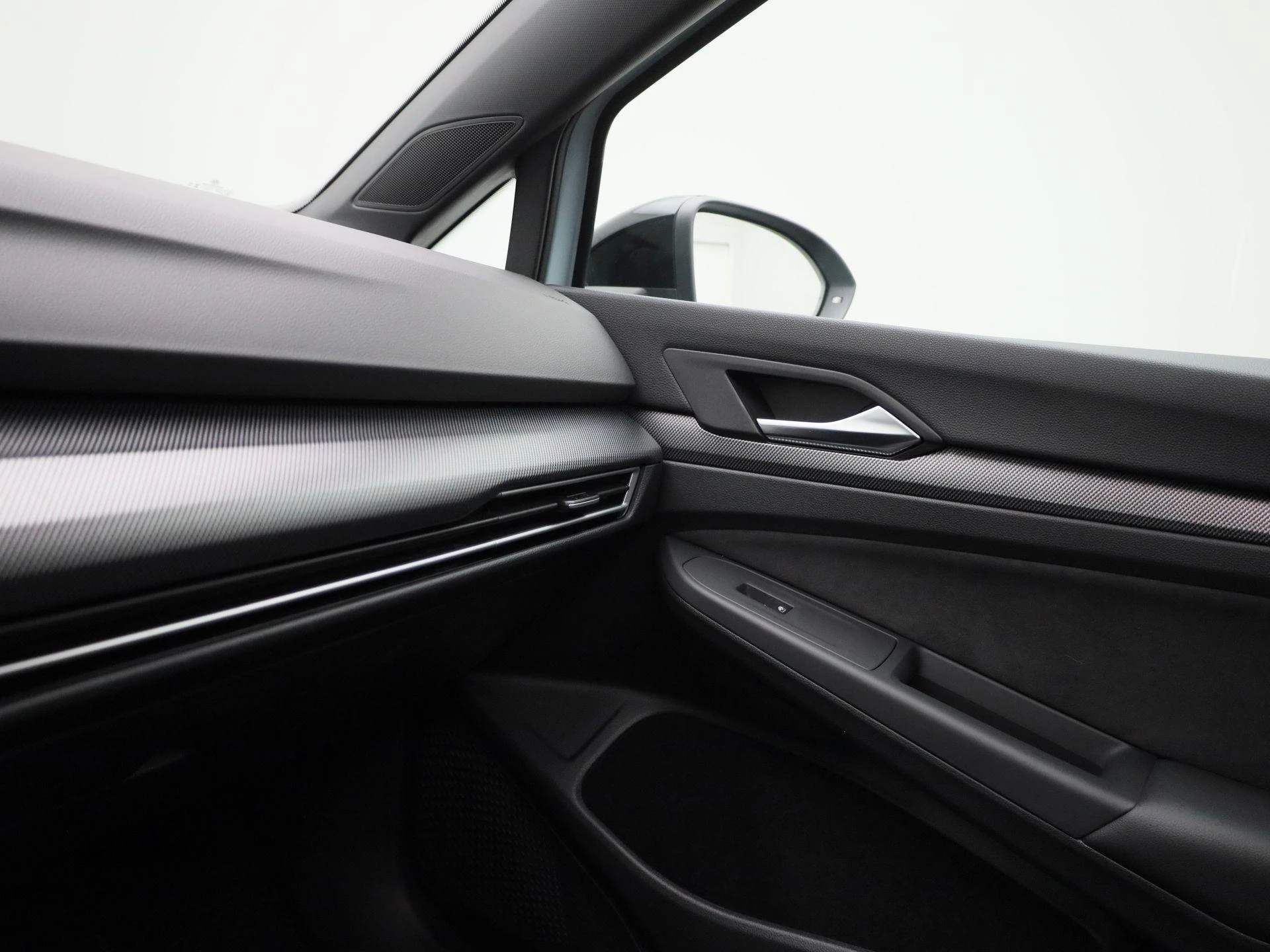 Volkswagen-Golf-image-23