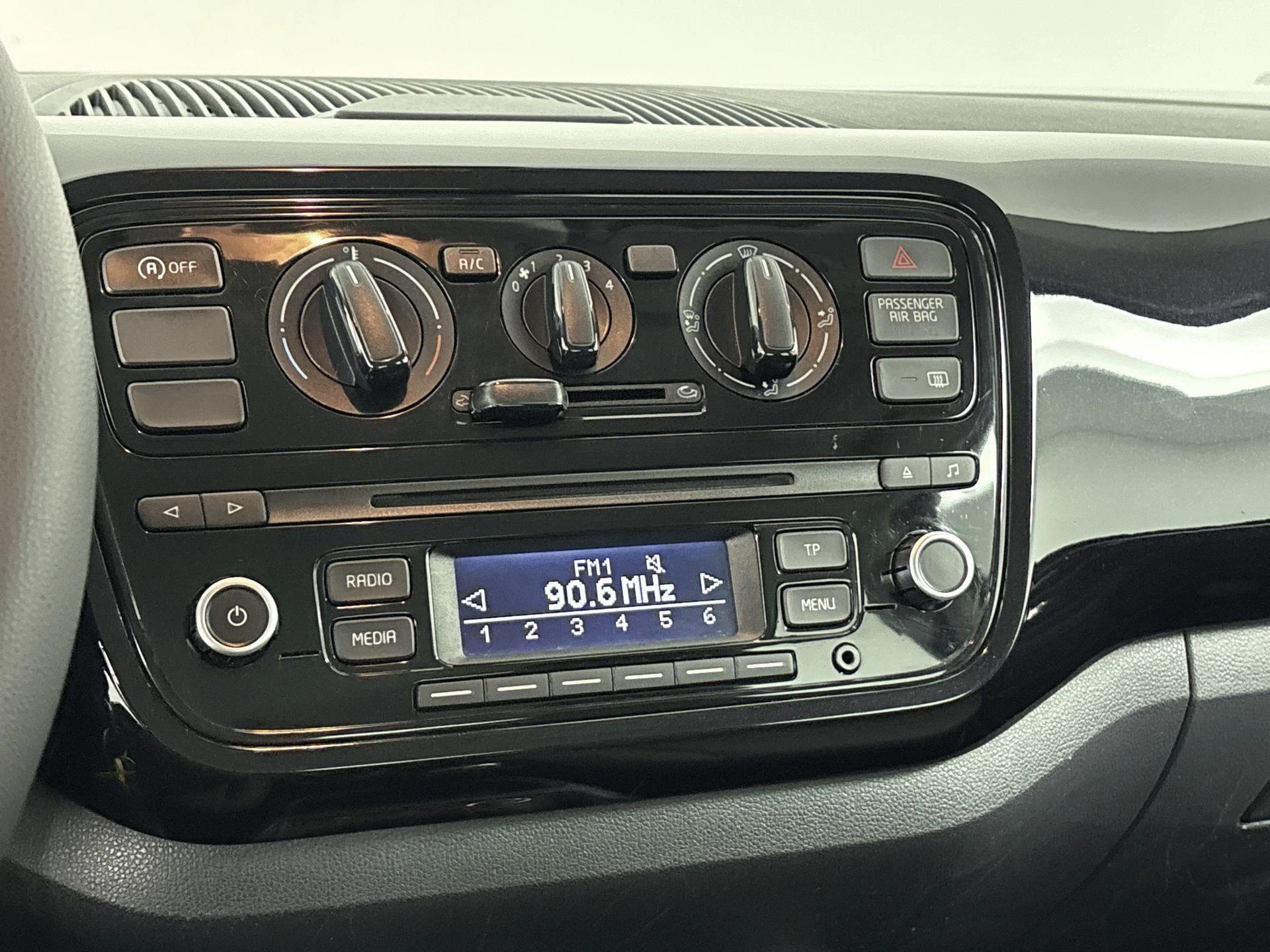 Volkswagen-up!-image-5