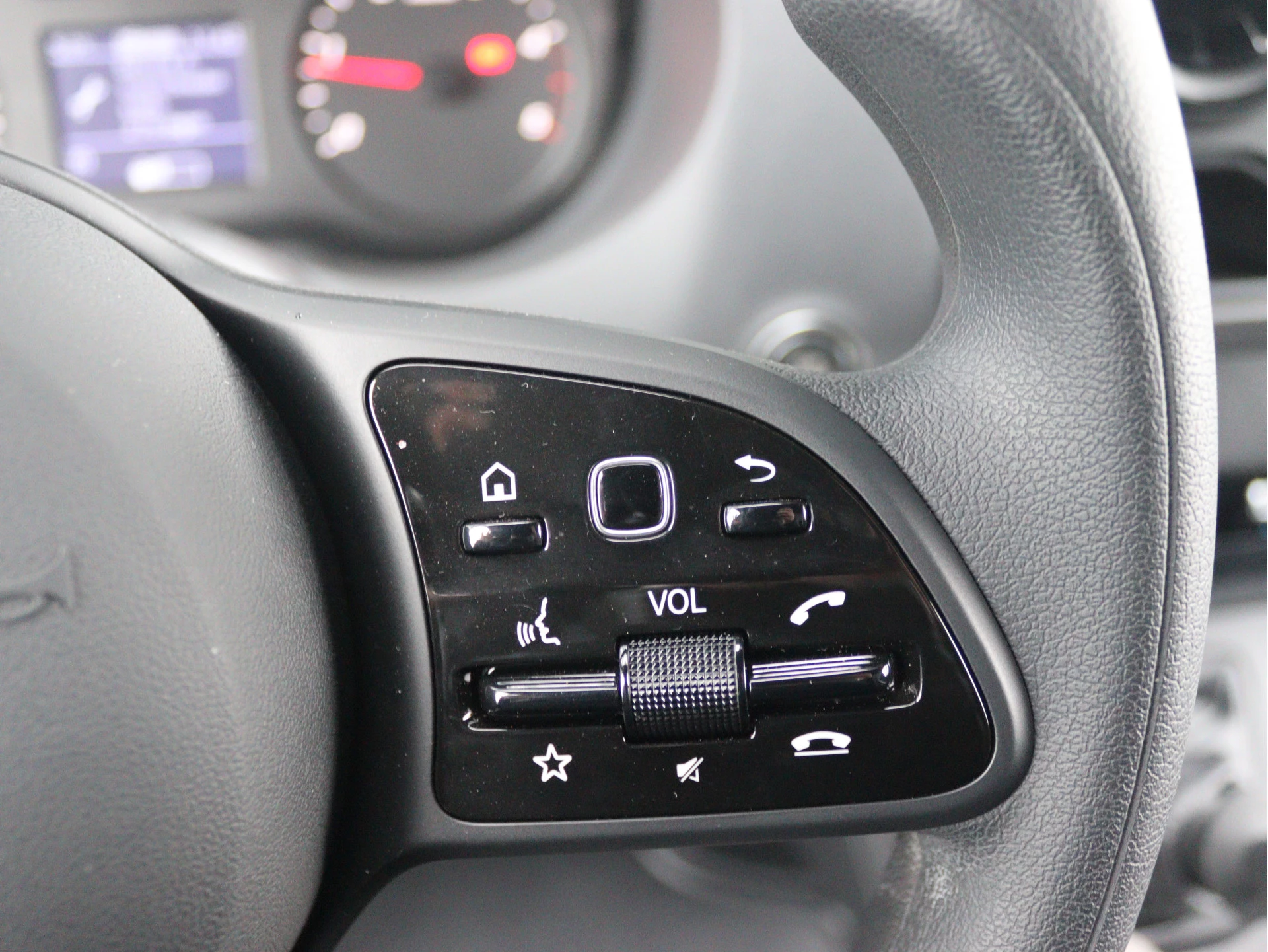 Mercedes-Benz-Sprinter-image-6