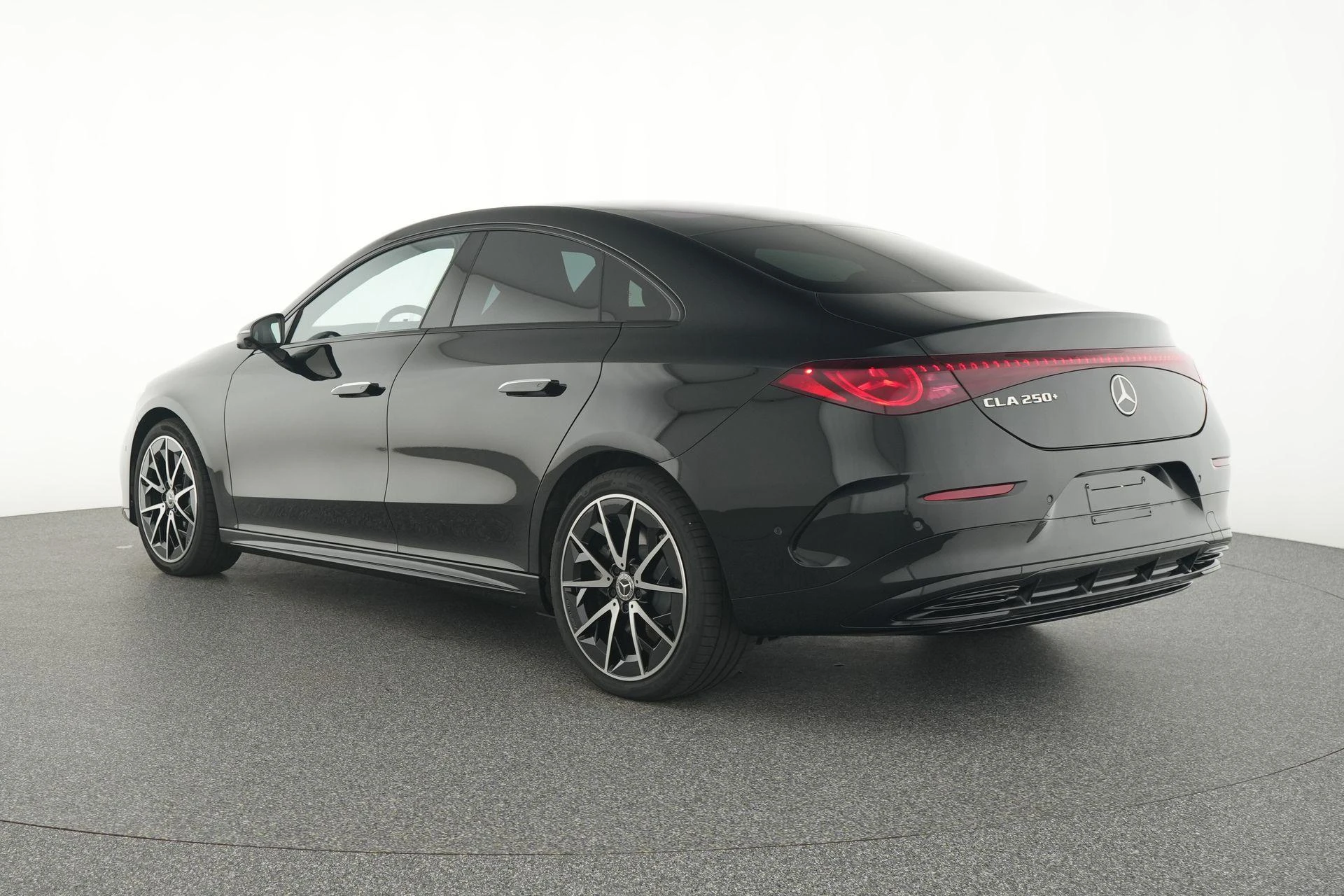 Mercedes-Benz-CLA-image-2