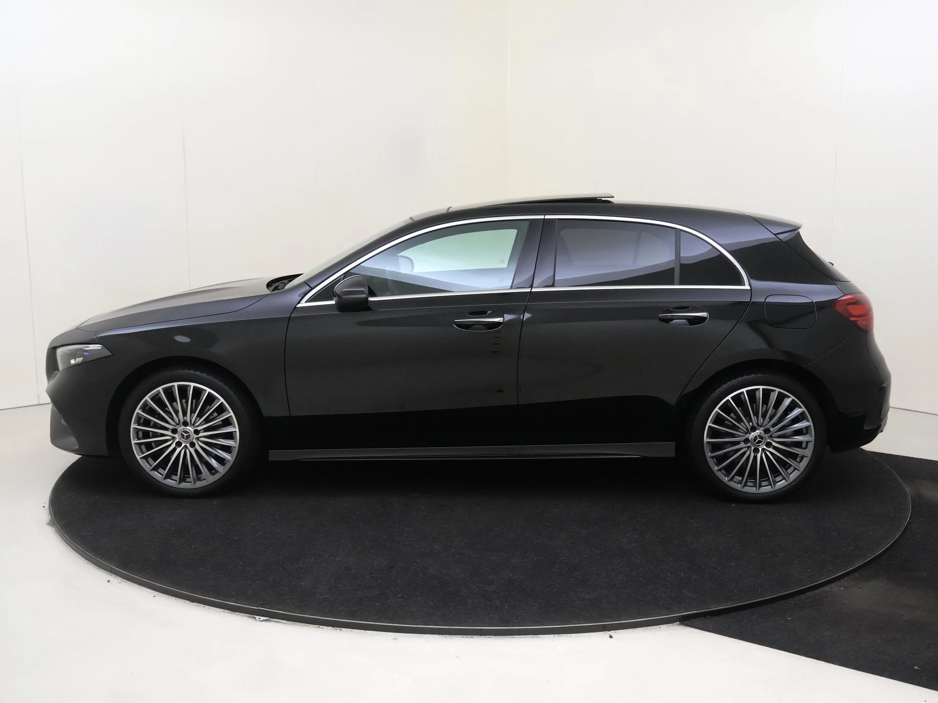 Mercedes-Benz-A-Klasse-image-6