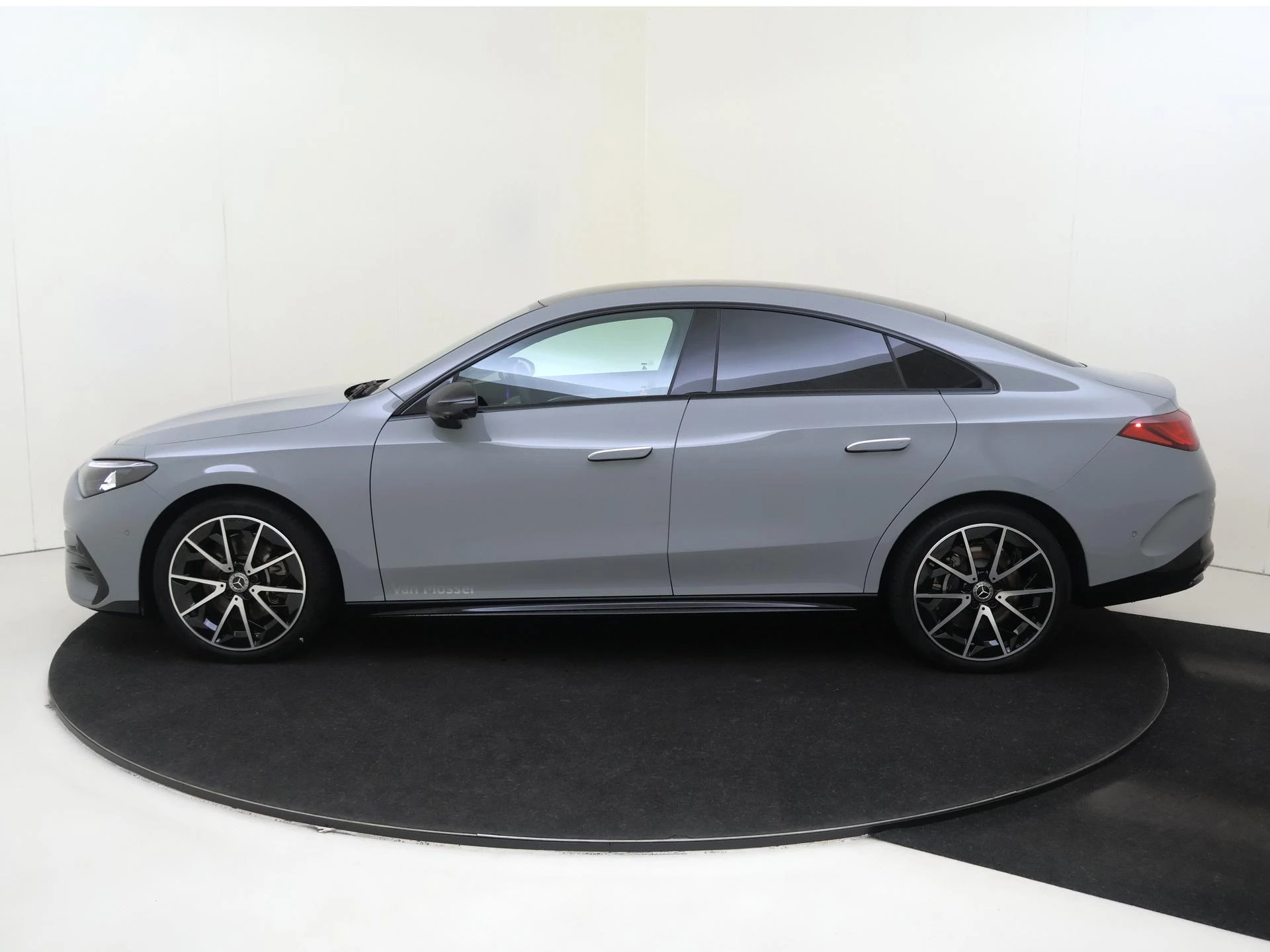 Mercedes-Benz-CLA-image-7