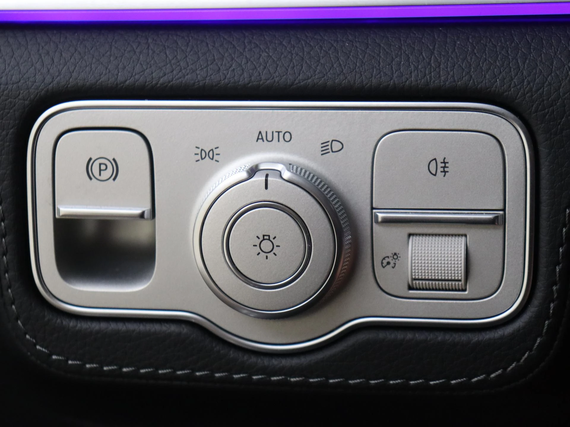 Mercedes-Benz-GLE-image-24