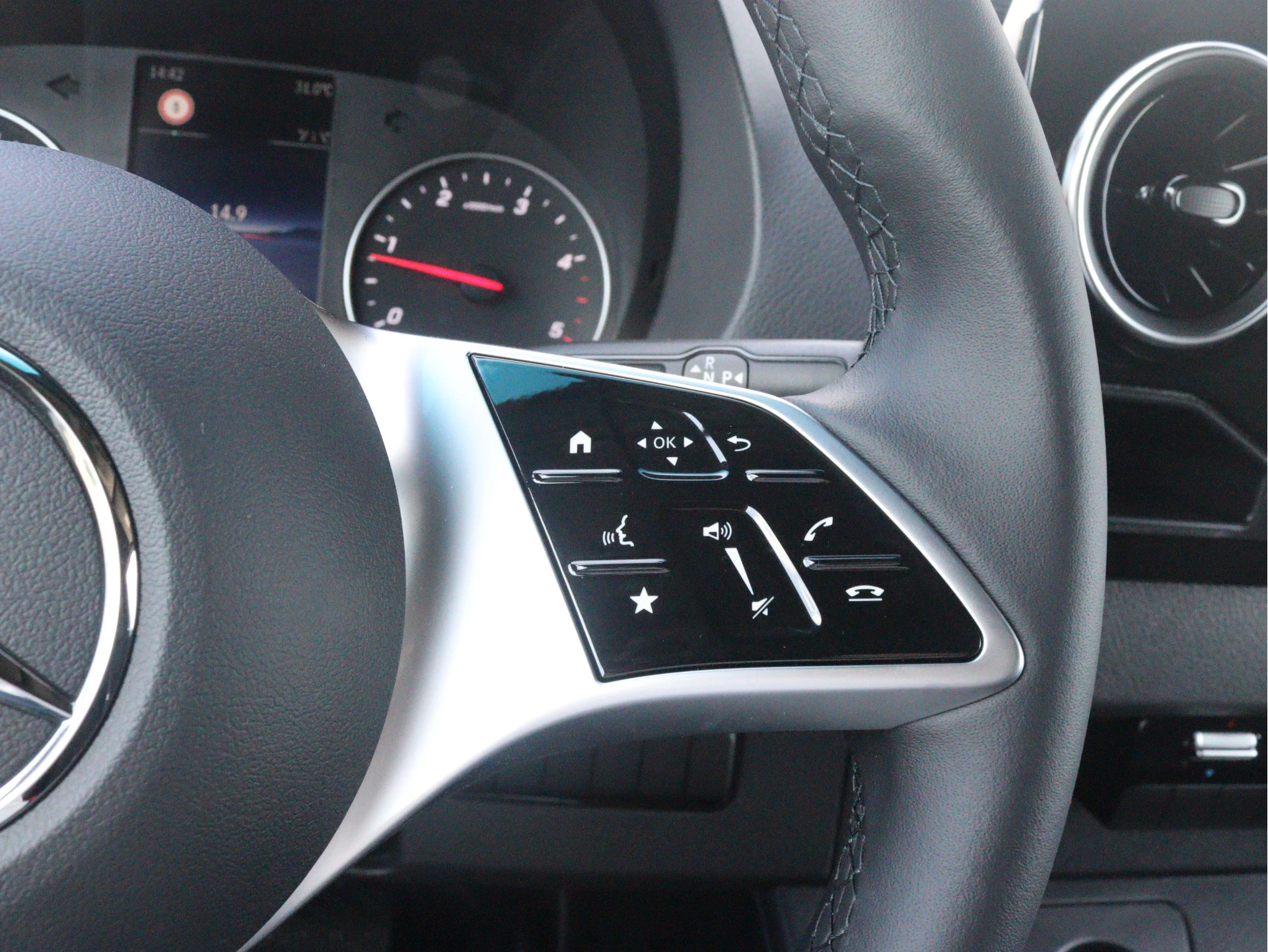 Mercedes-Benz-Sprinter-image-7