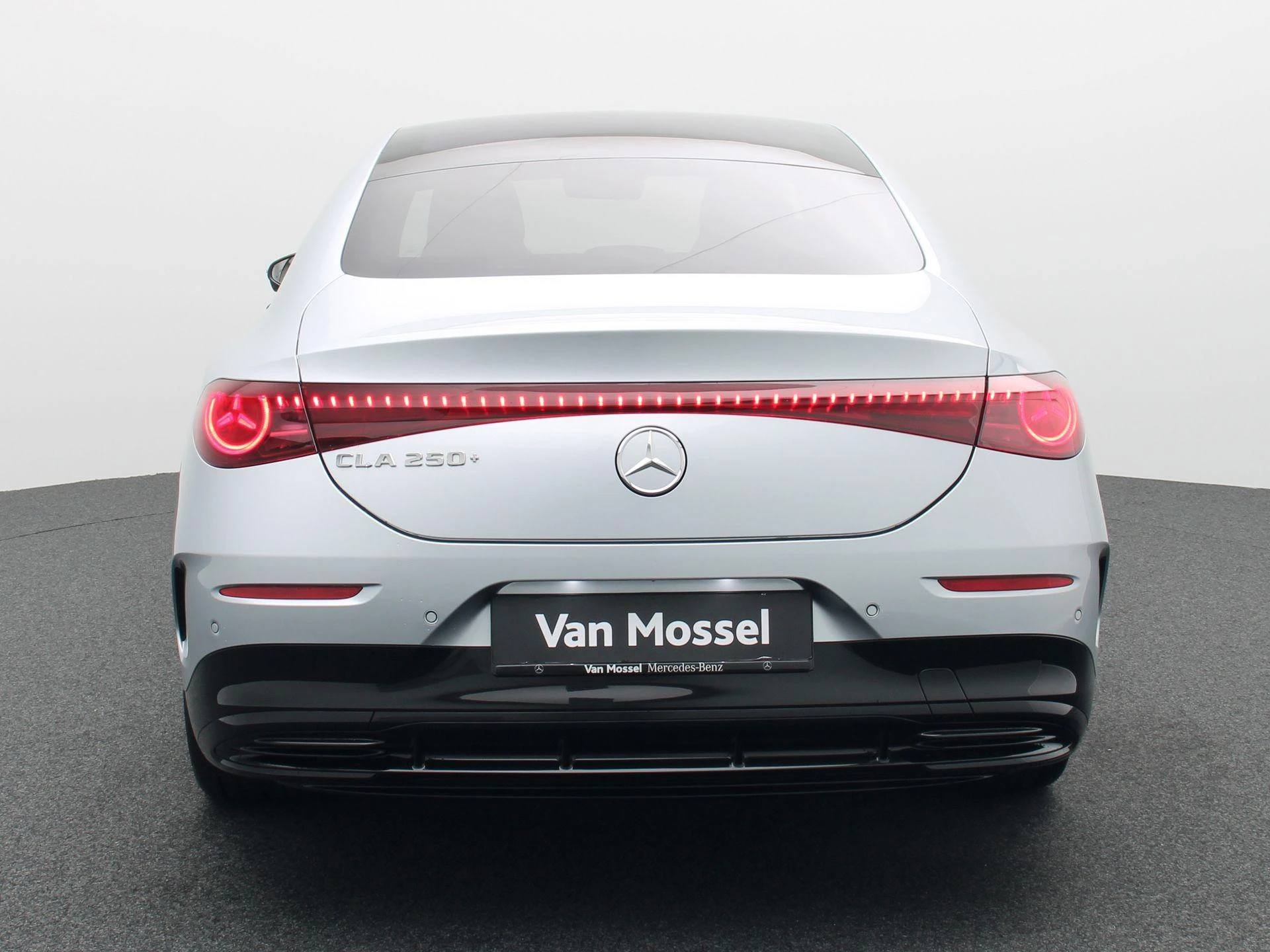 Mercedes-Benz-CLA-image-4