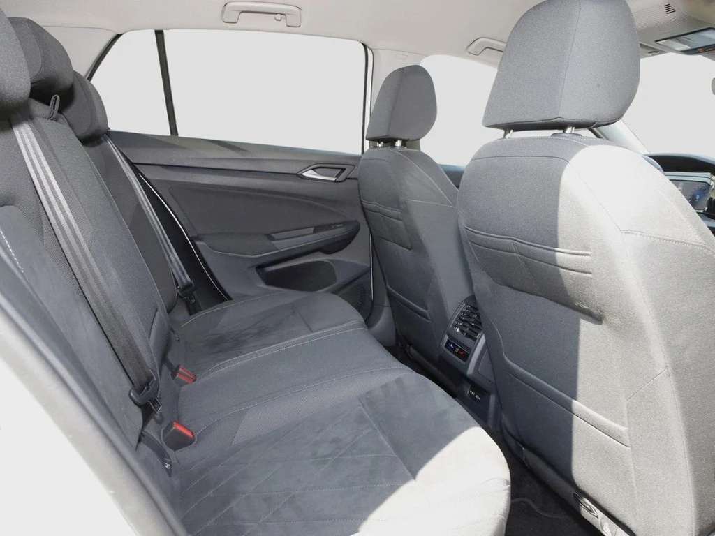 Volkswagen-Golf-image-10