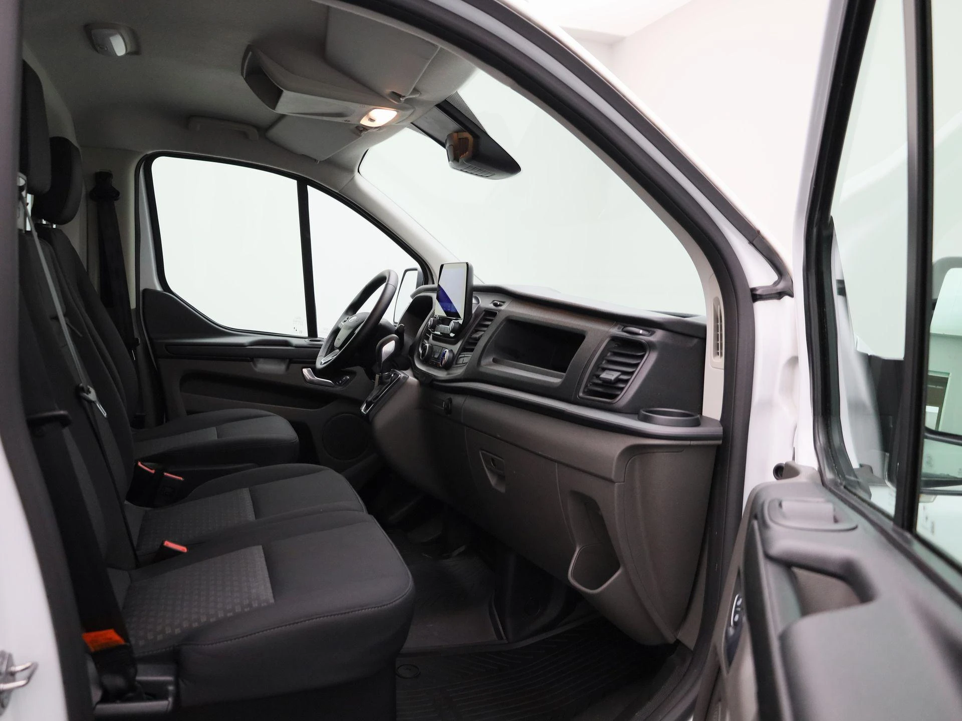 Ford-Transit Custom-image-30
