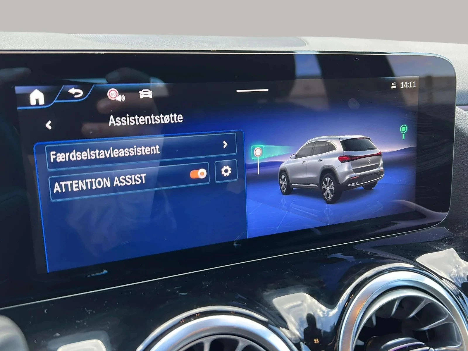 Mercedes-Benz-EQA-image-17