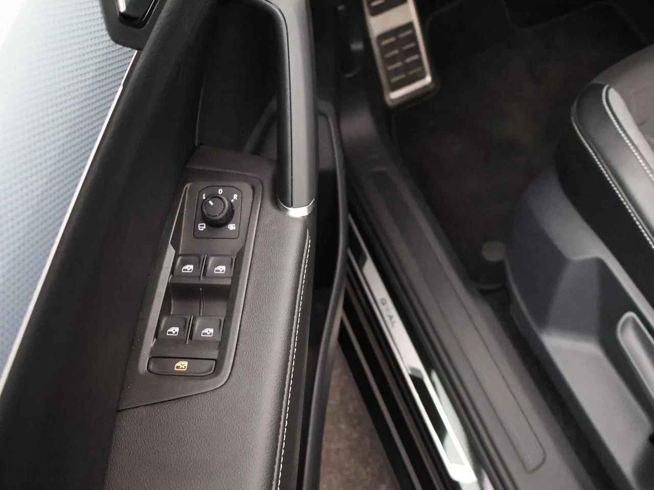 Volkswagen-Touran-image-17