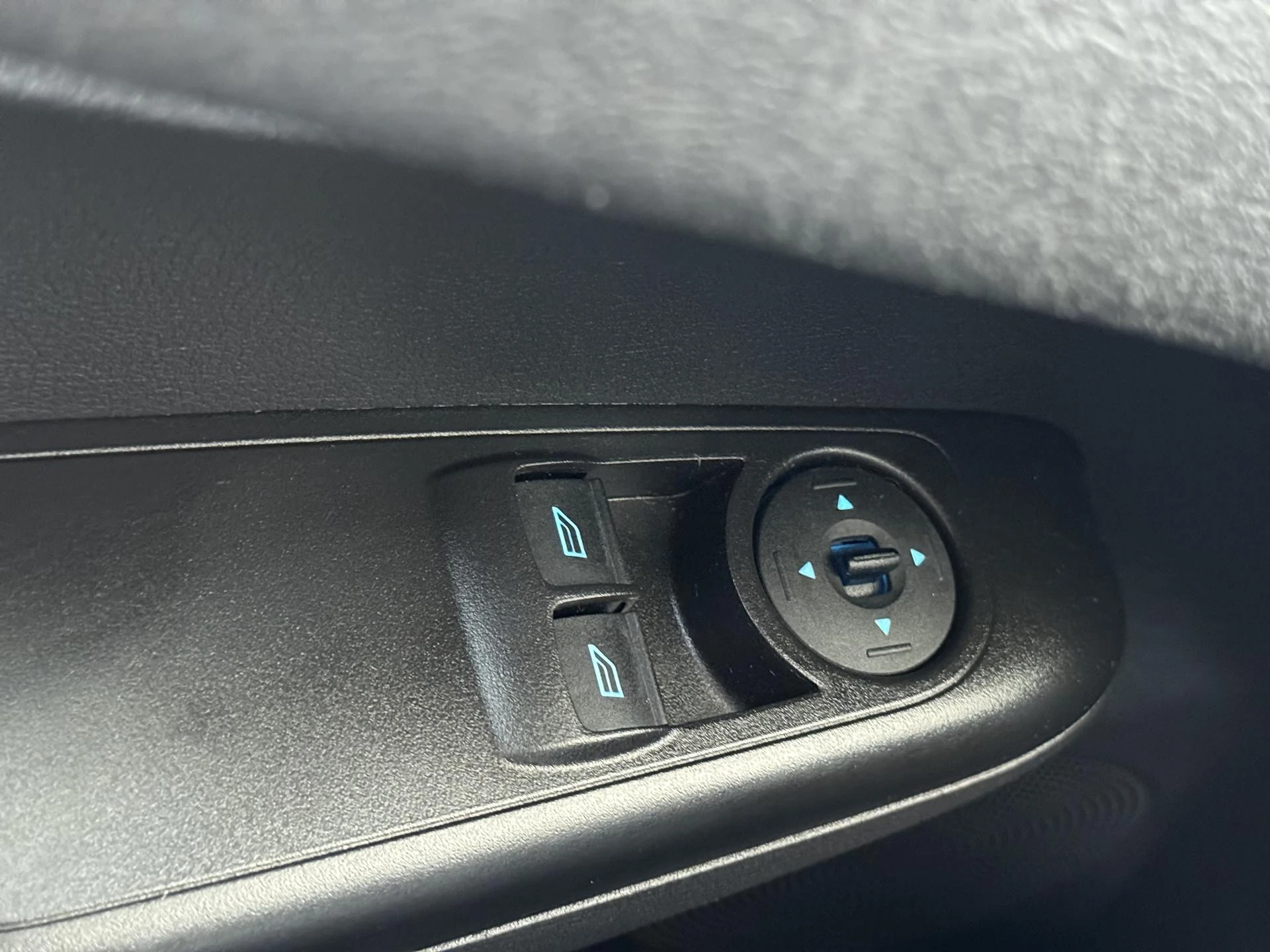 Ford-Tourneo Courier-image-23