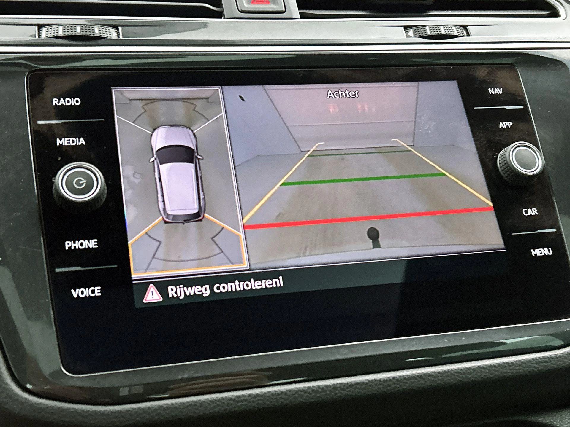 Volkswagen-Tiguan-image-22