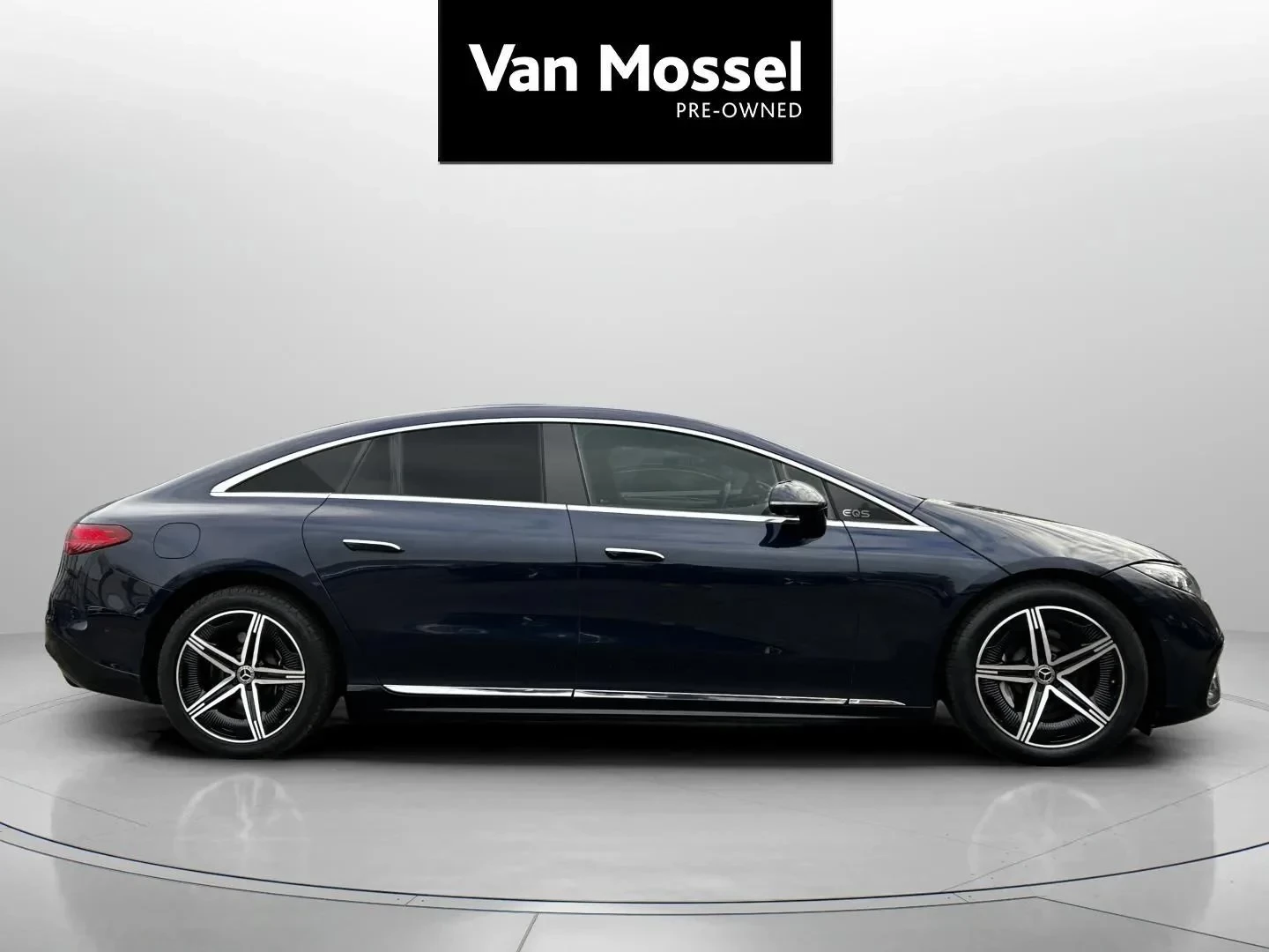 Mercedes-Benz-EQS-image-4