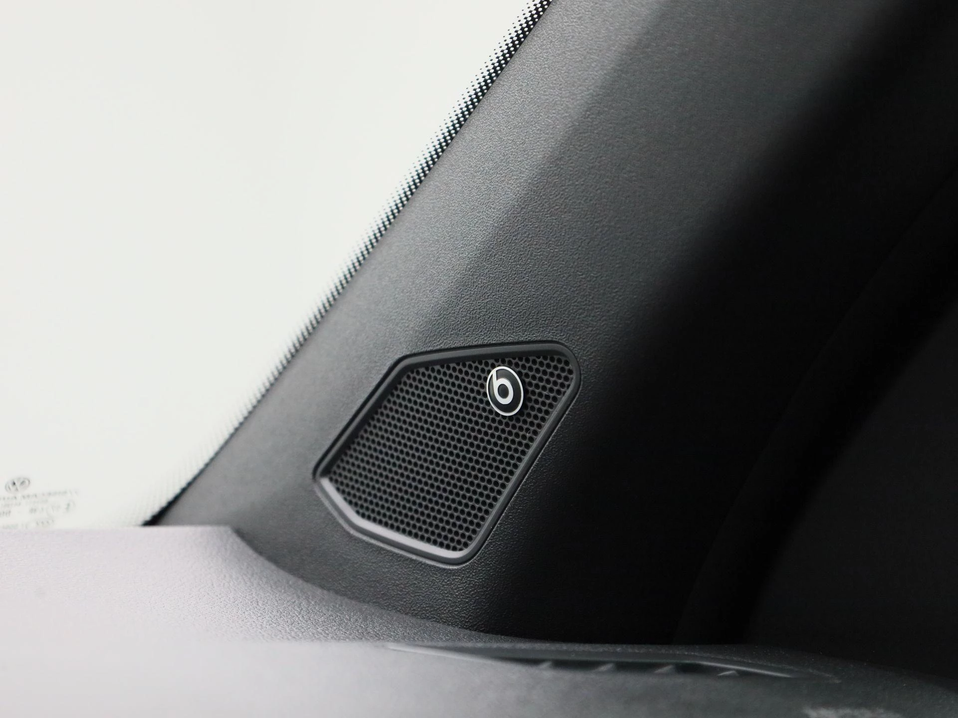 Volkswagen-T-Roc-image-30