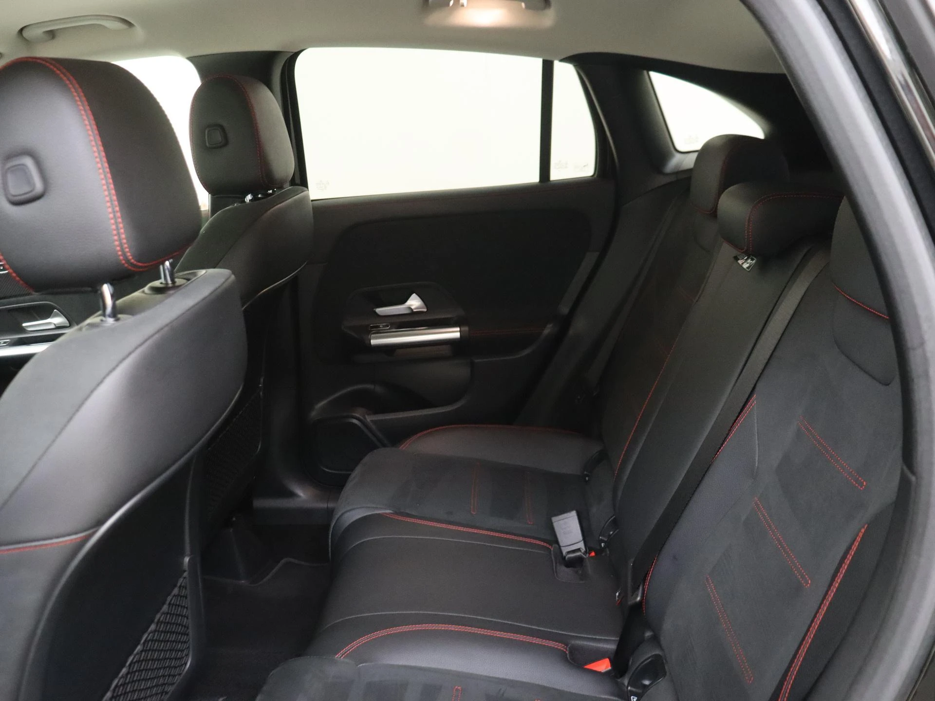 Mercedes-Benz-GLA-image-15