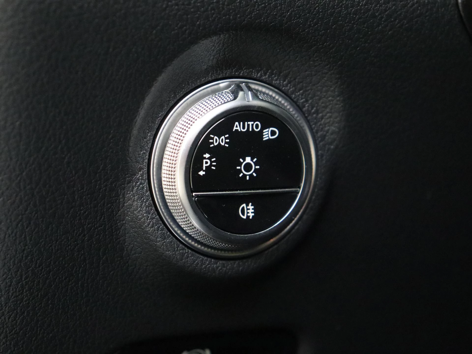 Mercedes-Benz-C-Klasse-image-23