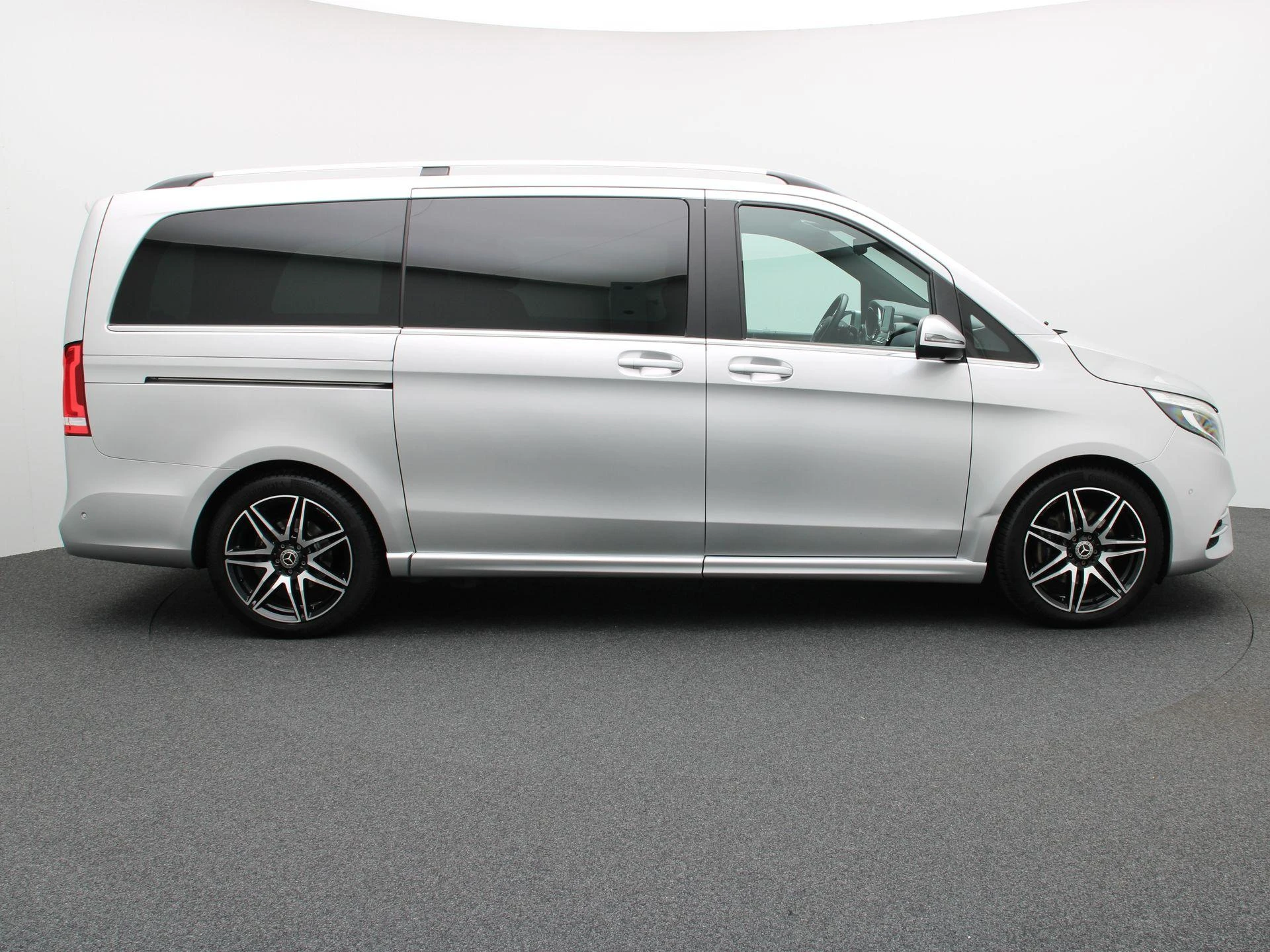 Mercedes-Benz-Classe V-image-5