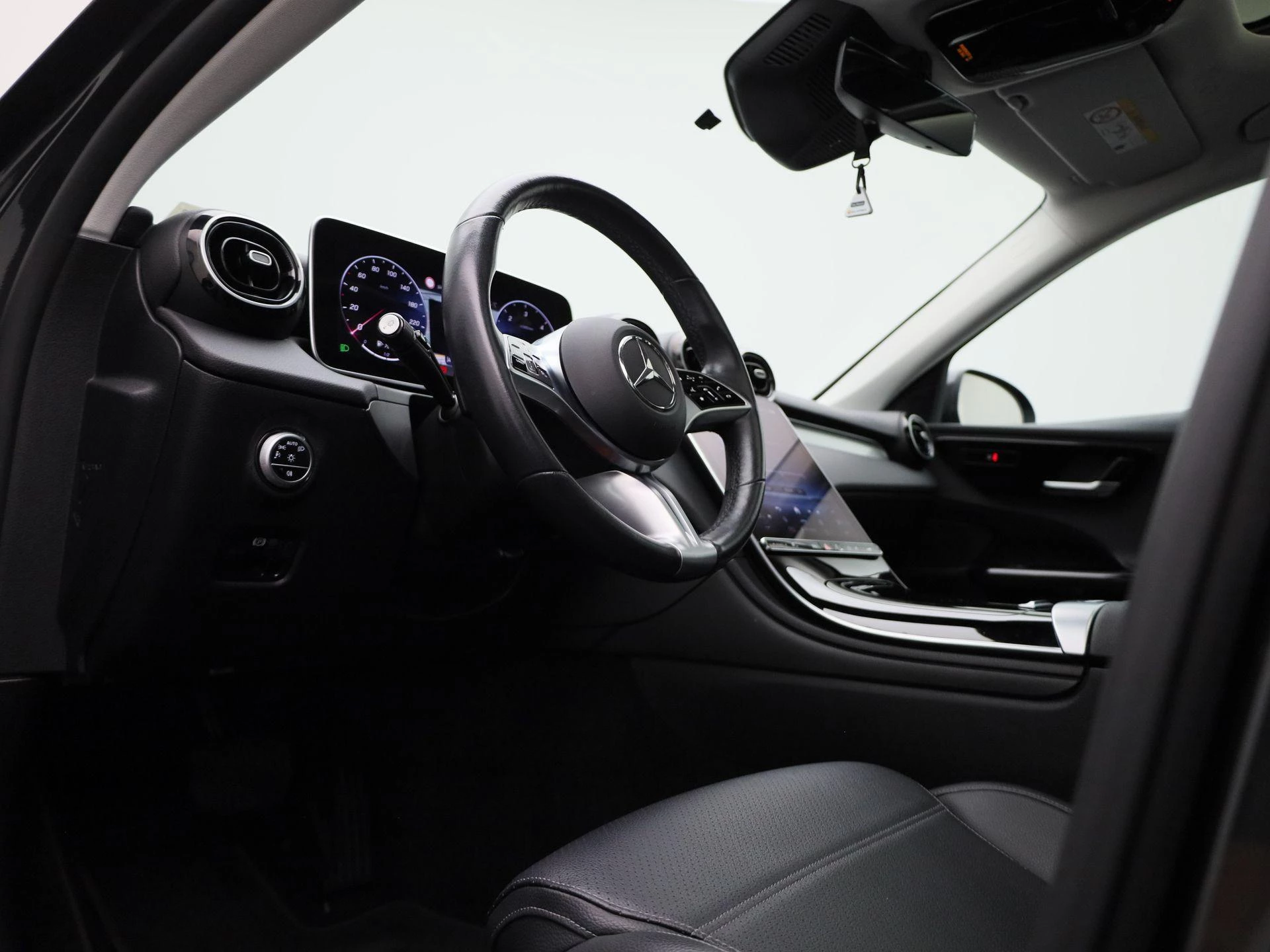 Mercedes-Benz-C-Klasse-image-34