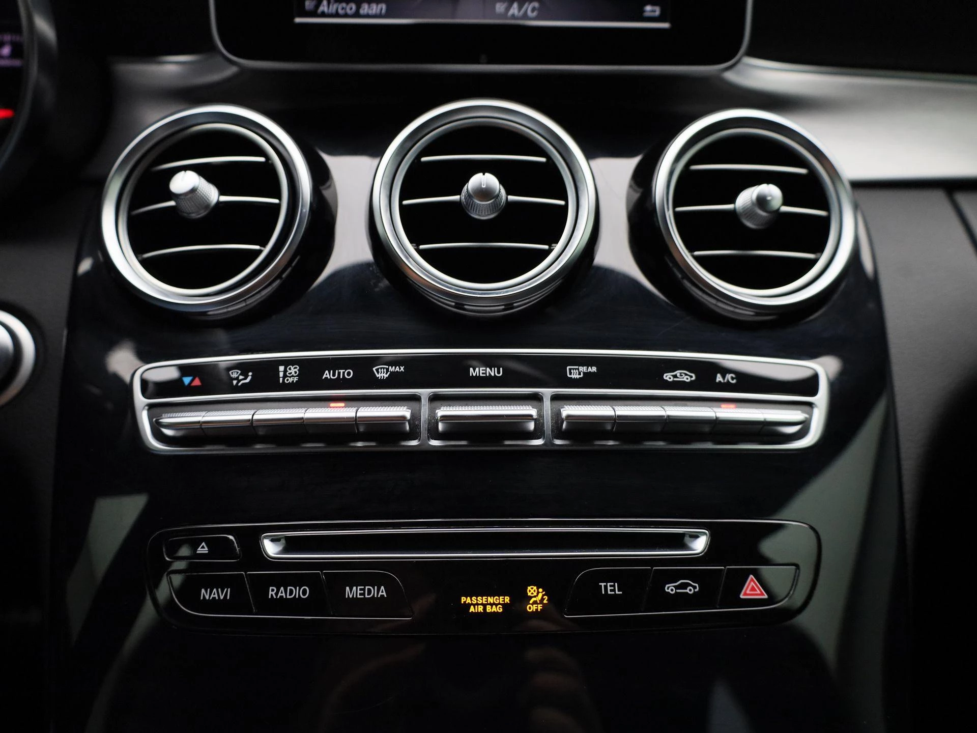 Mercedes-Benz-C-Klasse-image-18