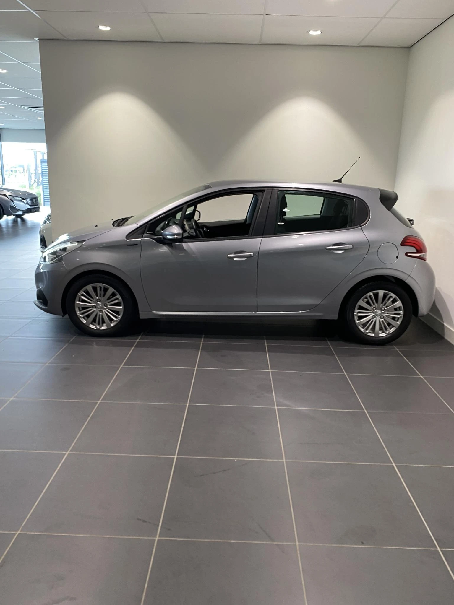 Peugeot 208 Signature