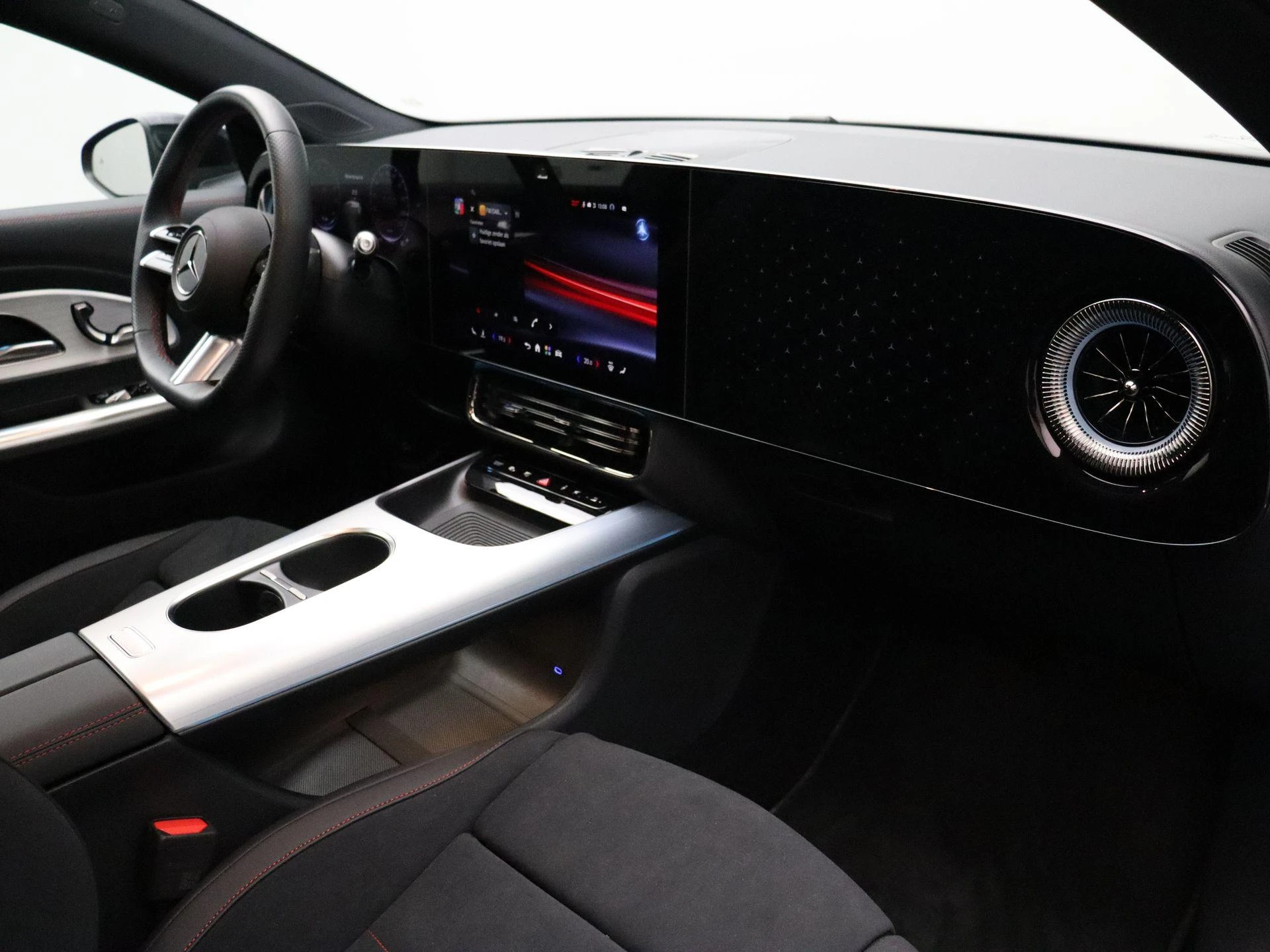 Mercedes-Benz-CLA-image-28