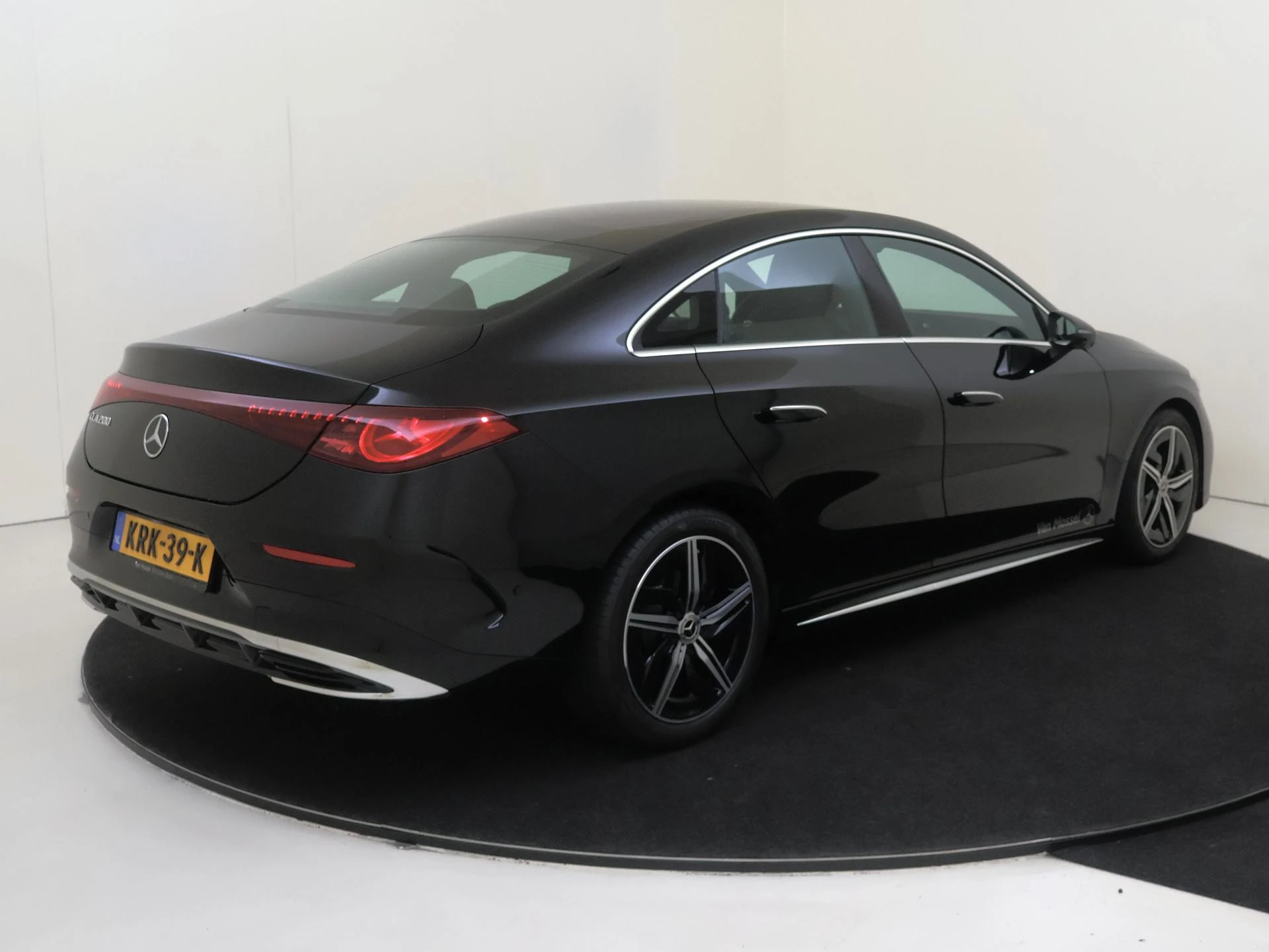 Mercedes-Benz-CLA-image-3