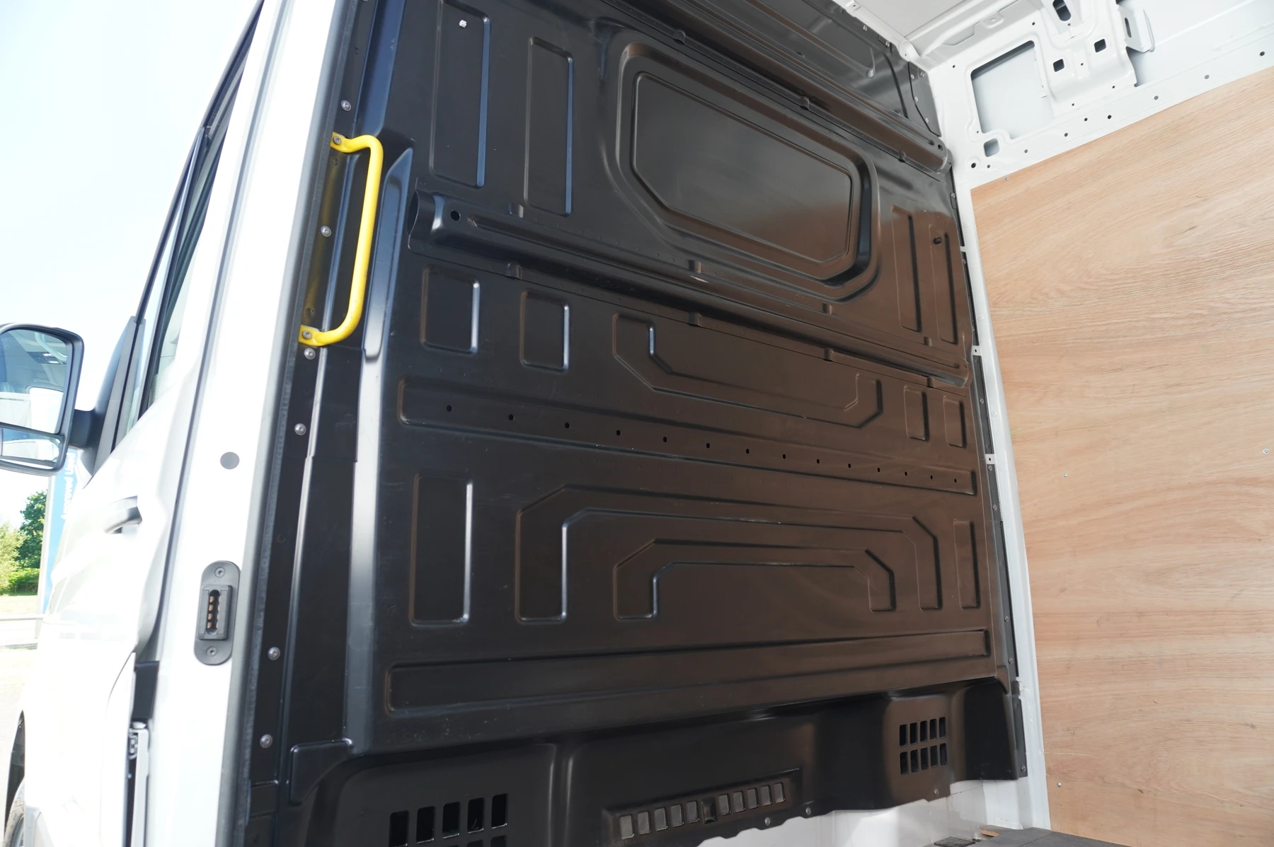 Volkswagen-Crafter-image-11