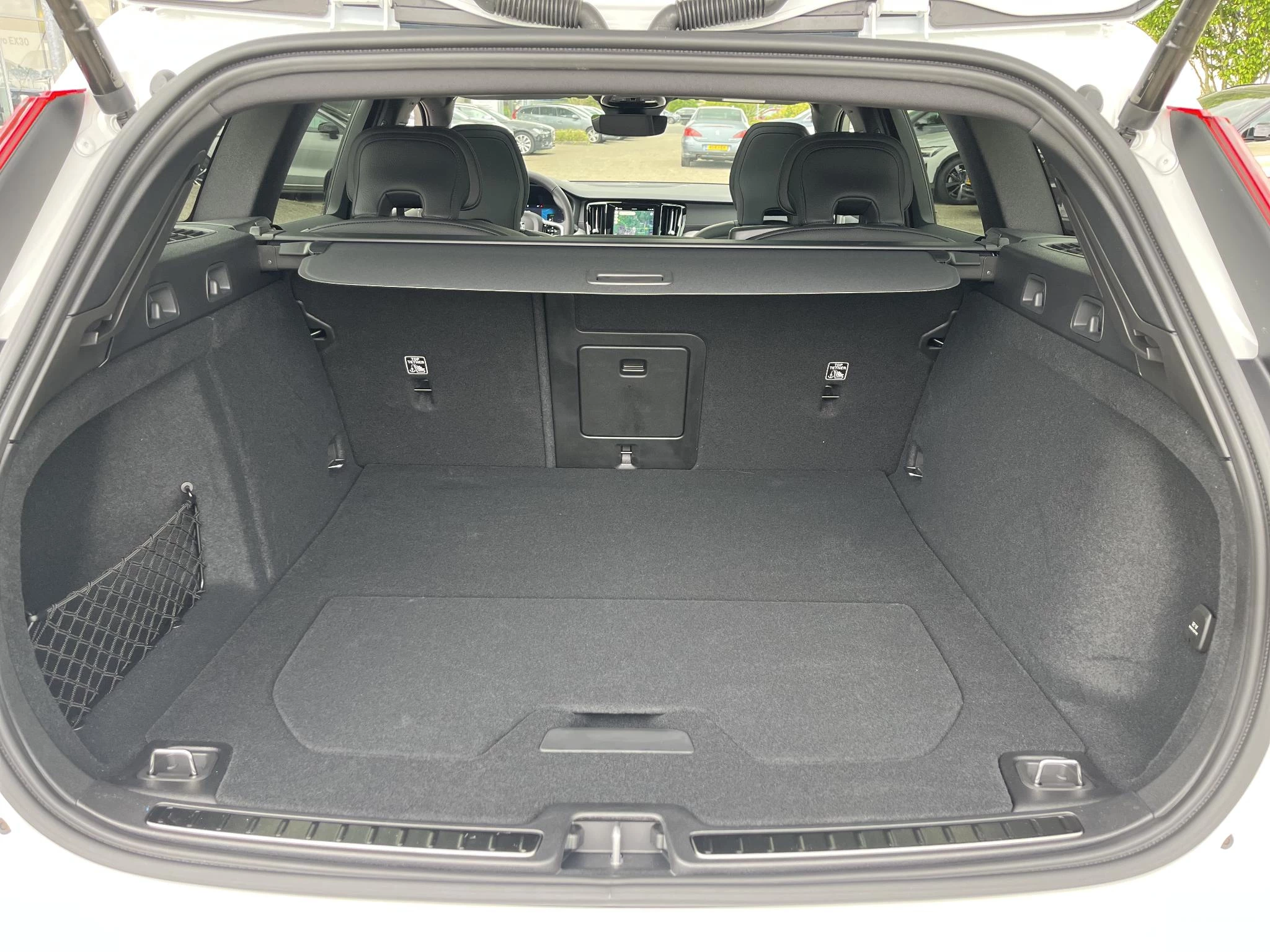 Volvo V60 T8 Plug-in hybrid AWD Ultra Dark