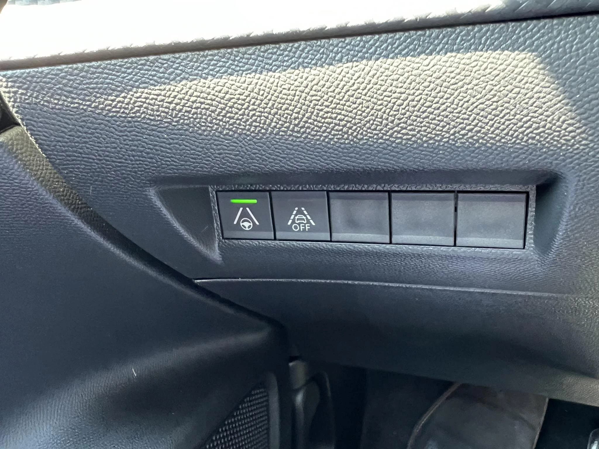 Peugeot-e-2008-image-28