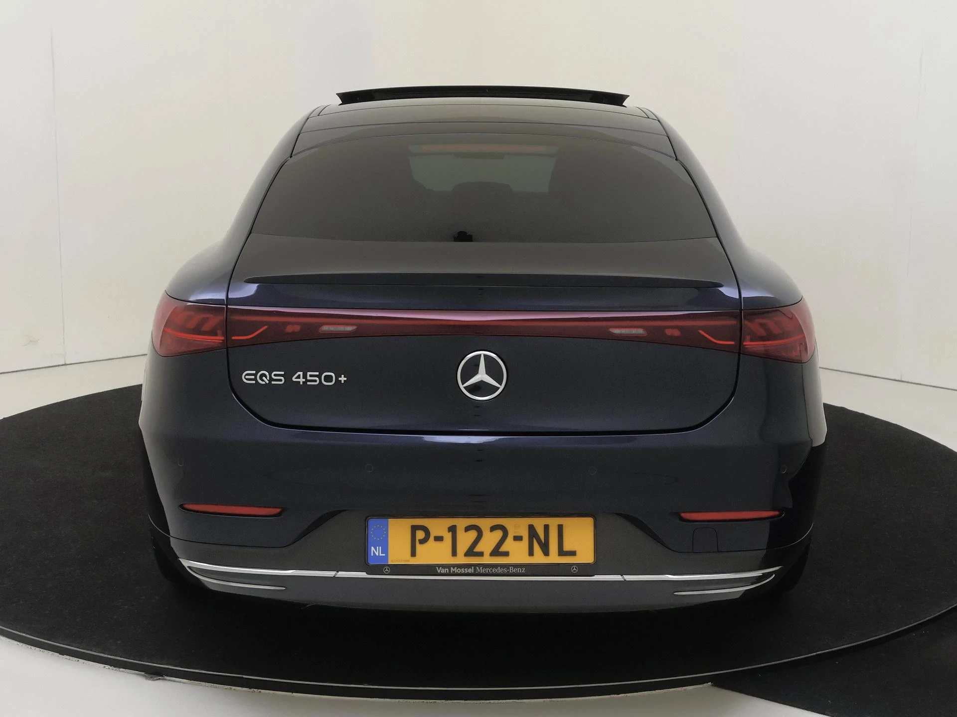 Mercedes-Benz-EQS-image-6
