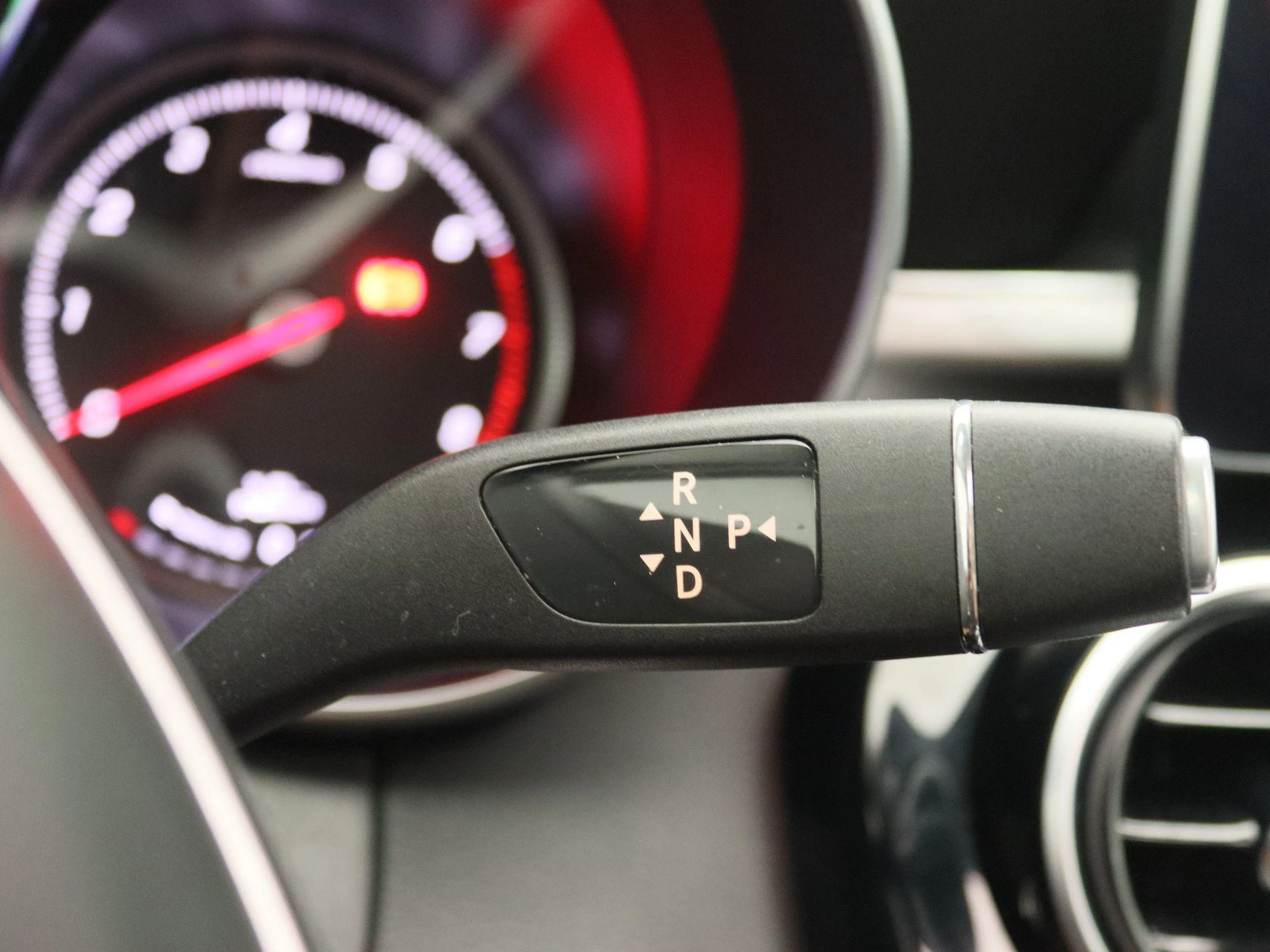 Mercedes-Benz-C-Klasse-image-11