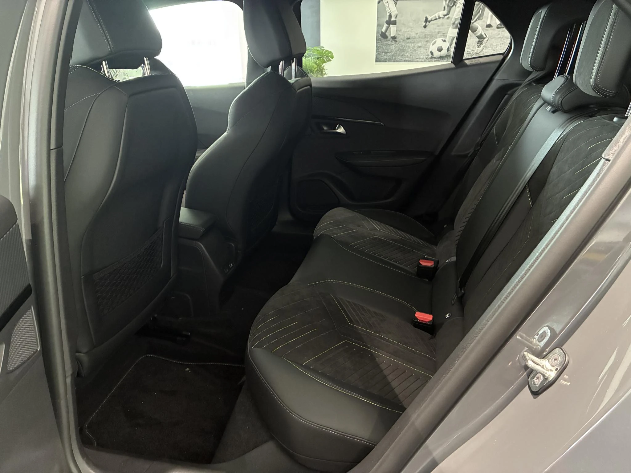 Peugeot e-2008 EV GT 54 kWh