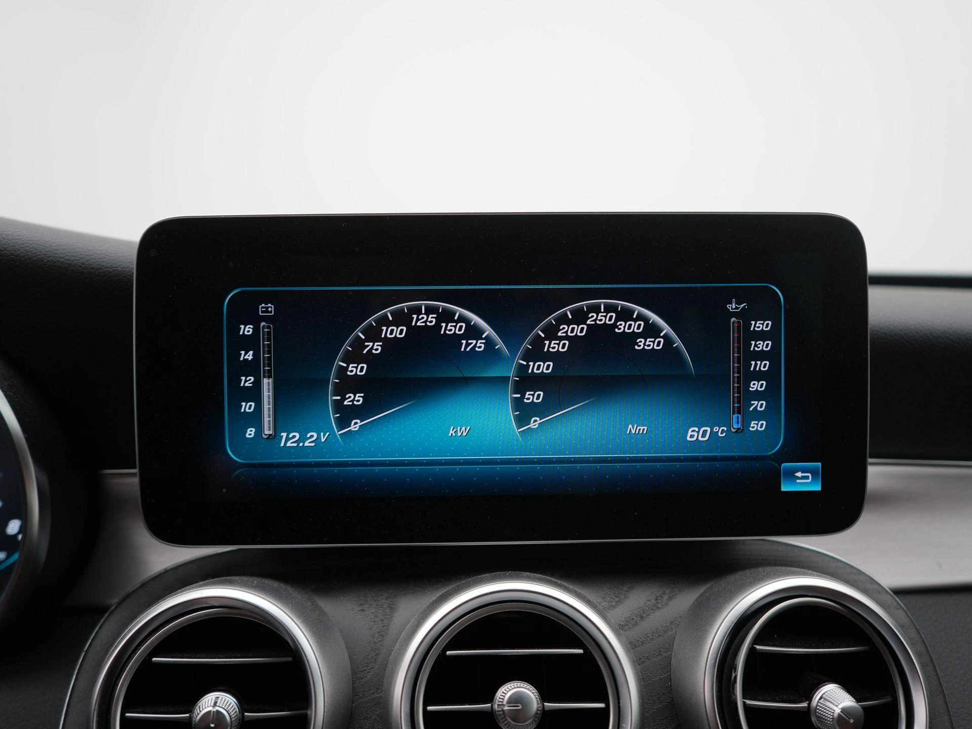 Mercedes-Benz-C-Klasse-image-17