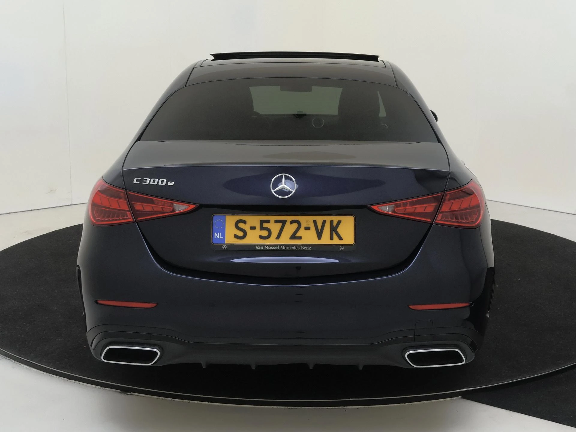 Mercedes-Benz-C-Klasse-image-6