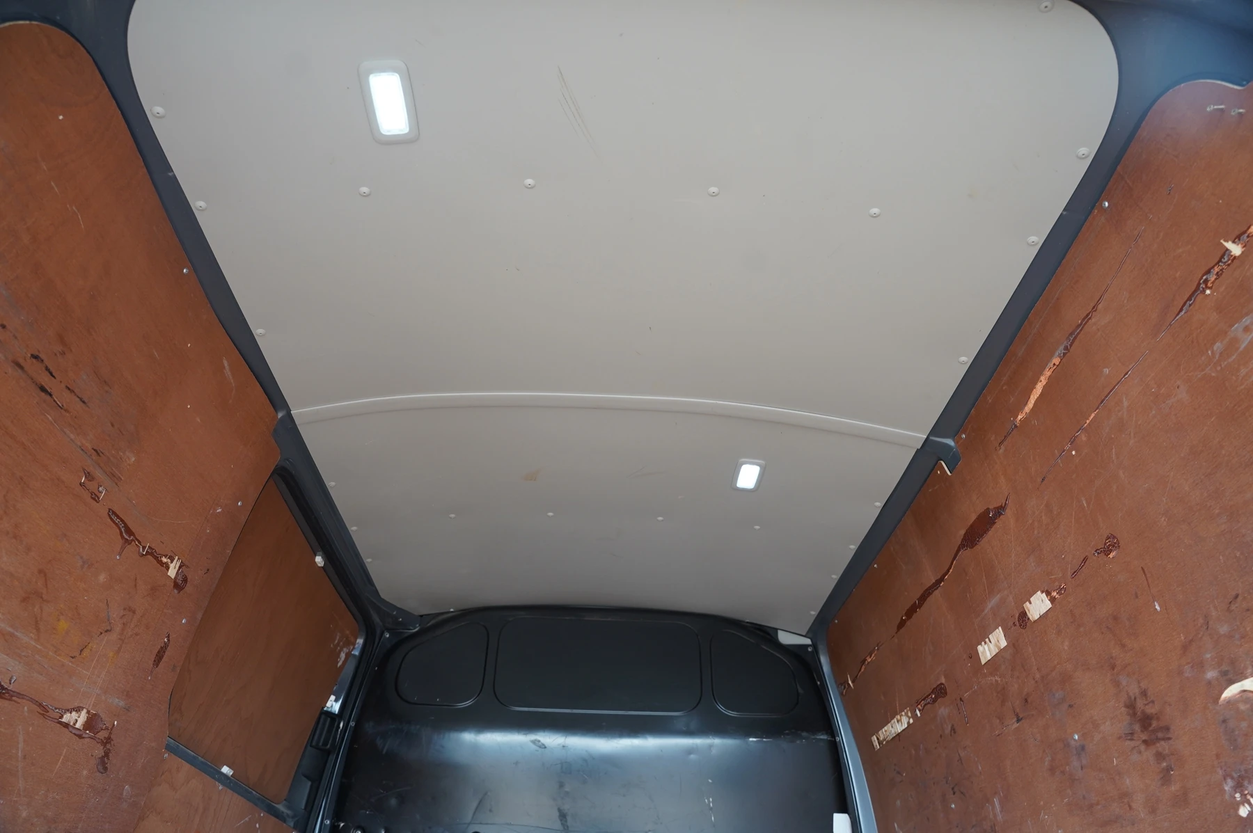Volkswagen-Transporter-image-25