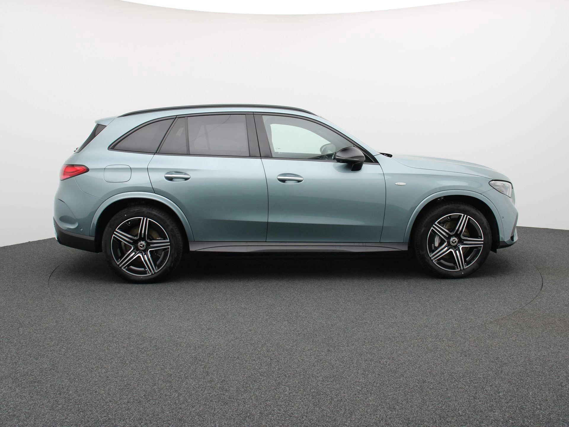 Mercedes-Benz GLC SUV 300 e AMG Line + AIRMATIC + BURMESTER + PANO + HEAD UP + LEDER +