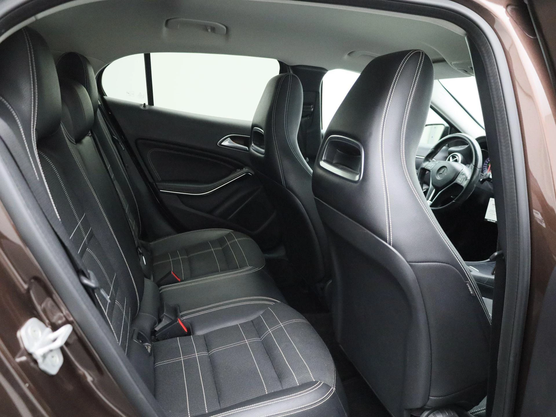 Mercedes-Benz-GLA-image-30