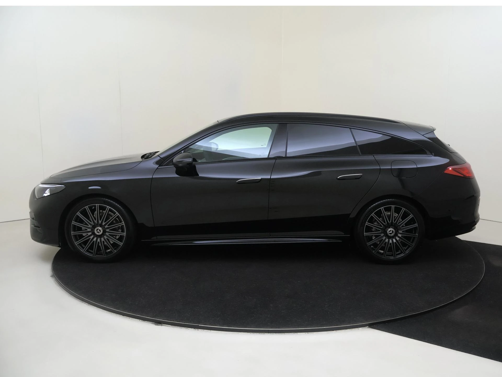 Mercedes-Benz-CLA-image-6