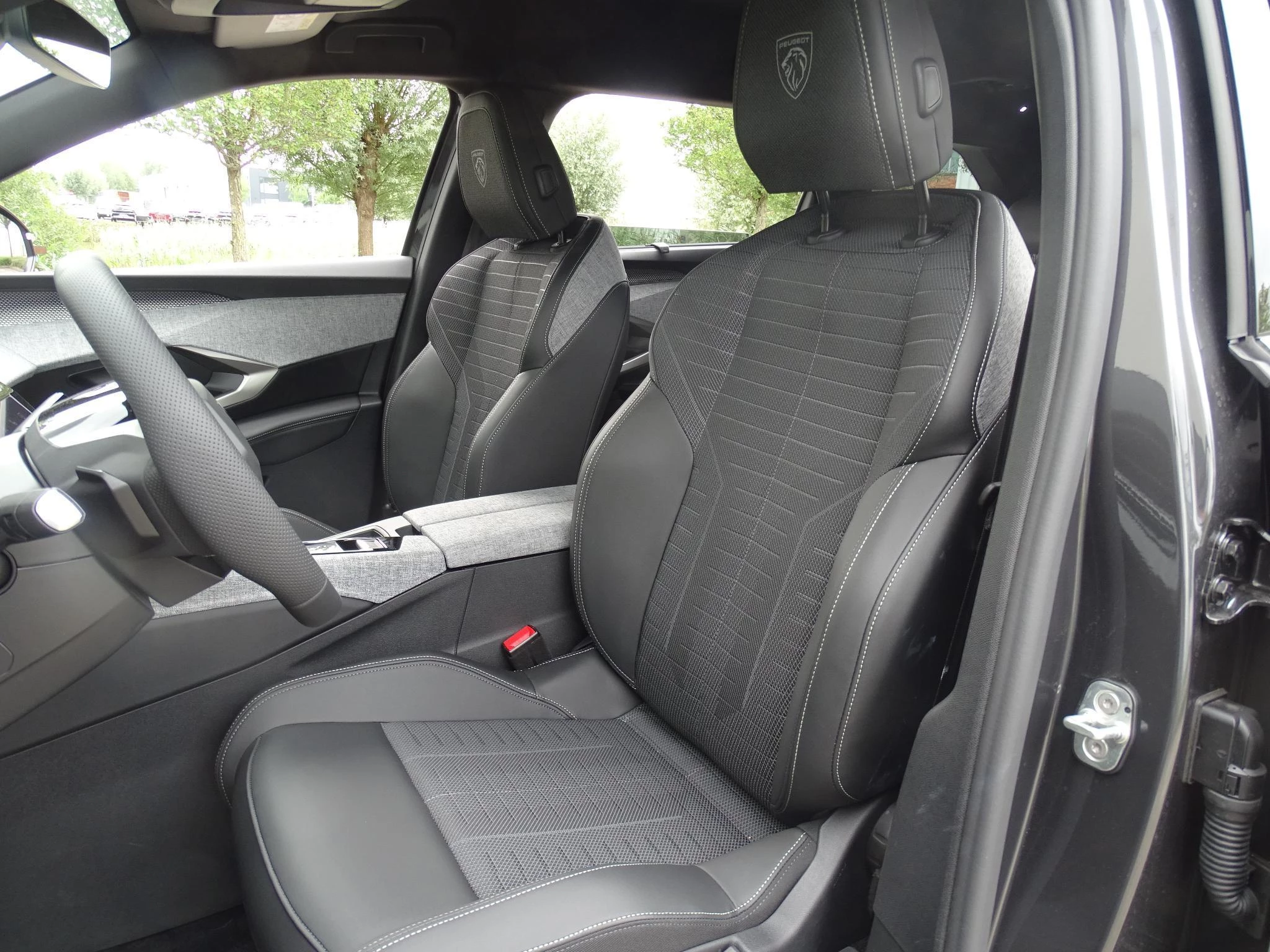 Peugeot 5008 1.2 HYBRID 145 GT +pano dak