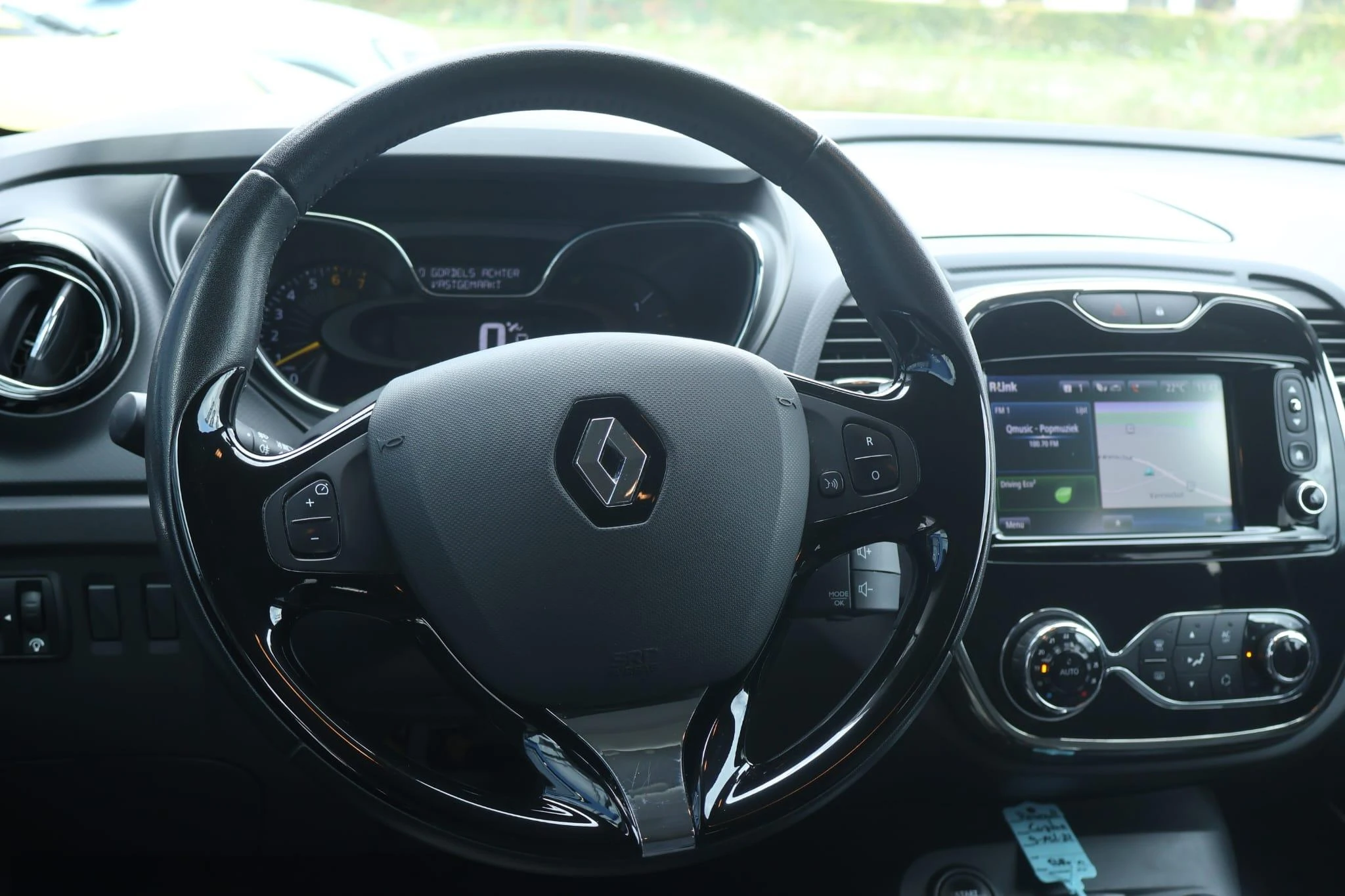 Renault-Captur-image-8