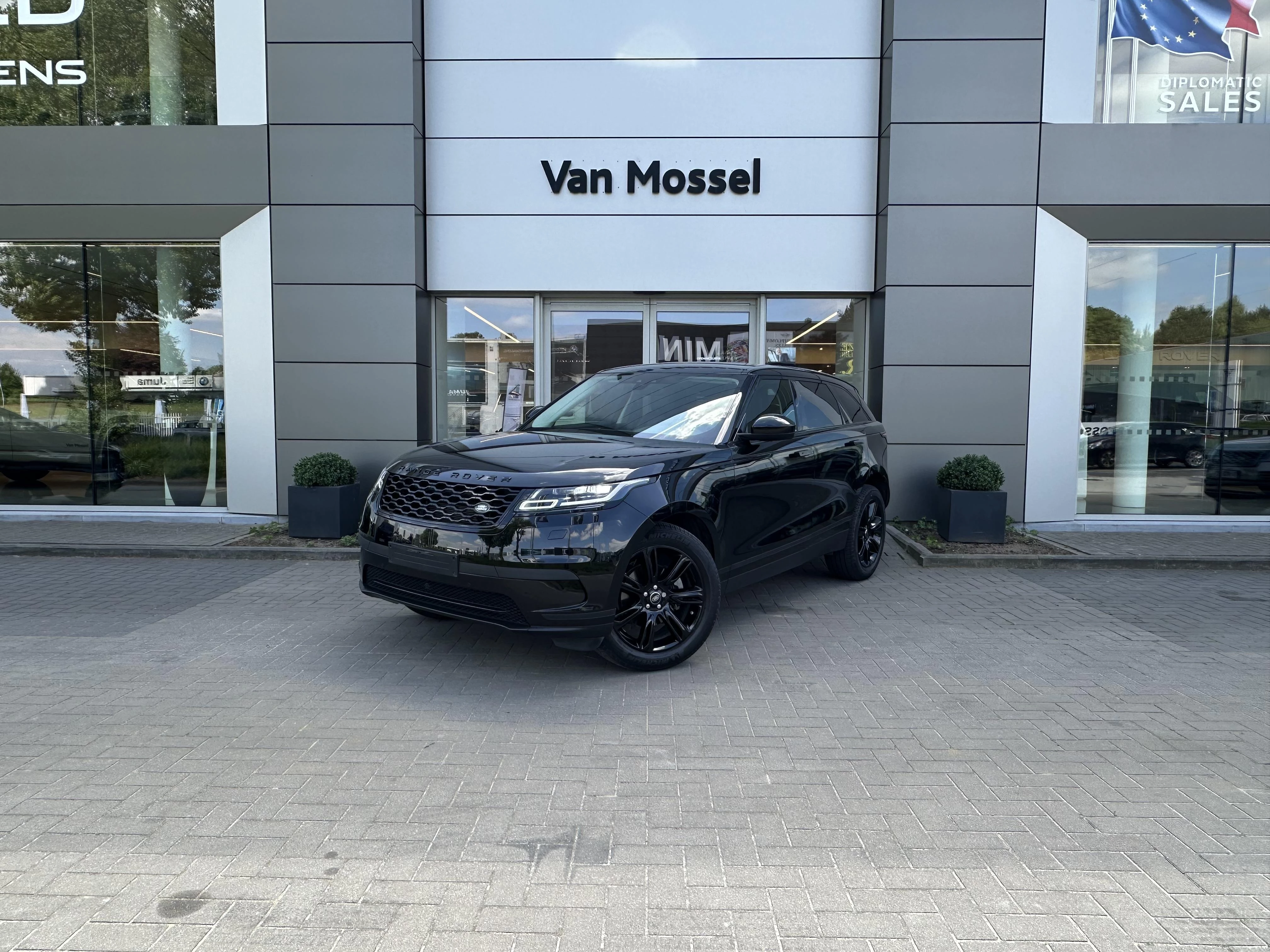 Land Rover-Range Rover Velar-image-0